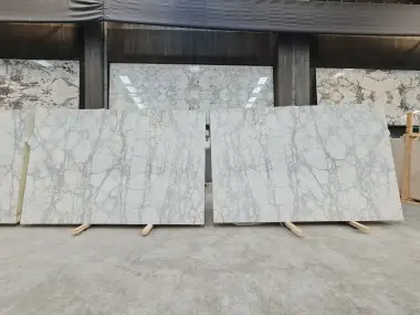 B6229 - 2 CM Calacatta Venato Honed