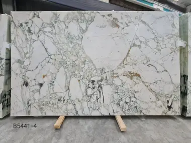 B5441 - 2 CM Calacatta Green Honed