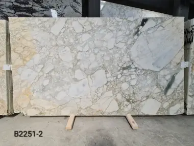 B2251 - 2 CM Calacatta Green Honed