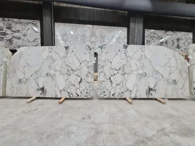 B5030 - 2 CM Calacatta Green Honed