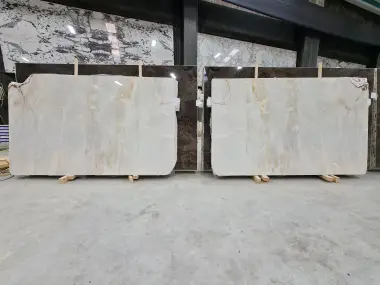 B5187 - 2 CM Calacatta Amber Polsihed