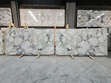 B5047 - 2 CM Calacatta Green Honed