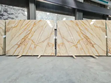 B4677 - 2 CM Gold River Polished