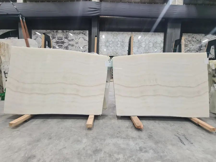 B2047 - 2 CM White Onyx Polished