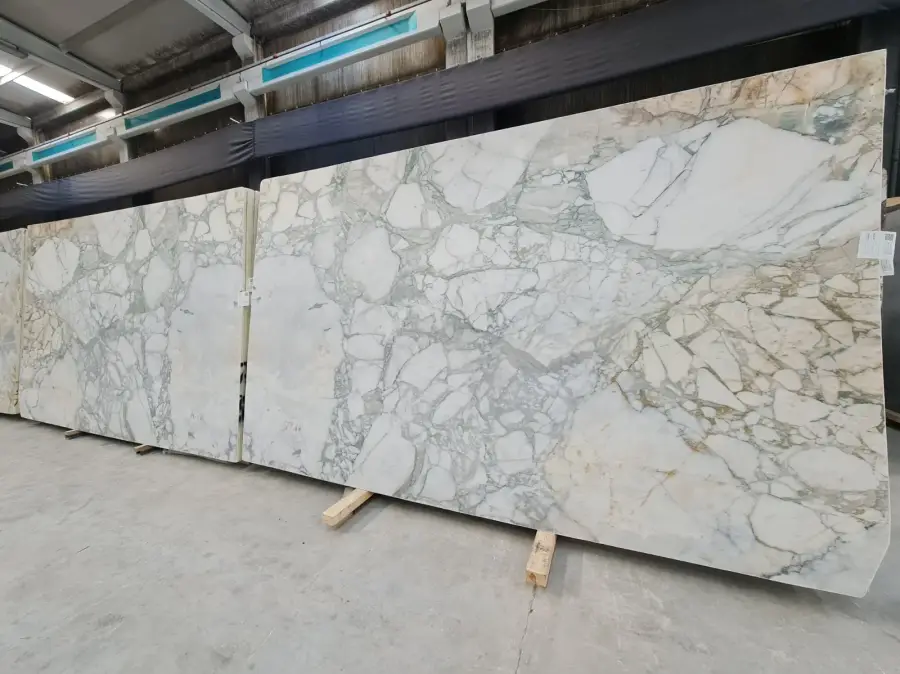 B2038 - 2 CM Calacatta Green Honed