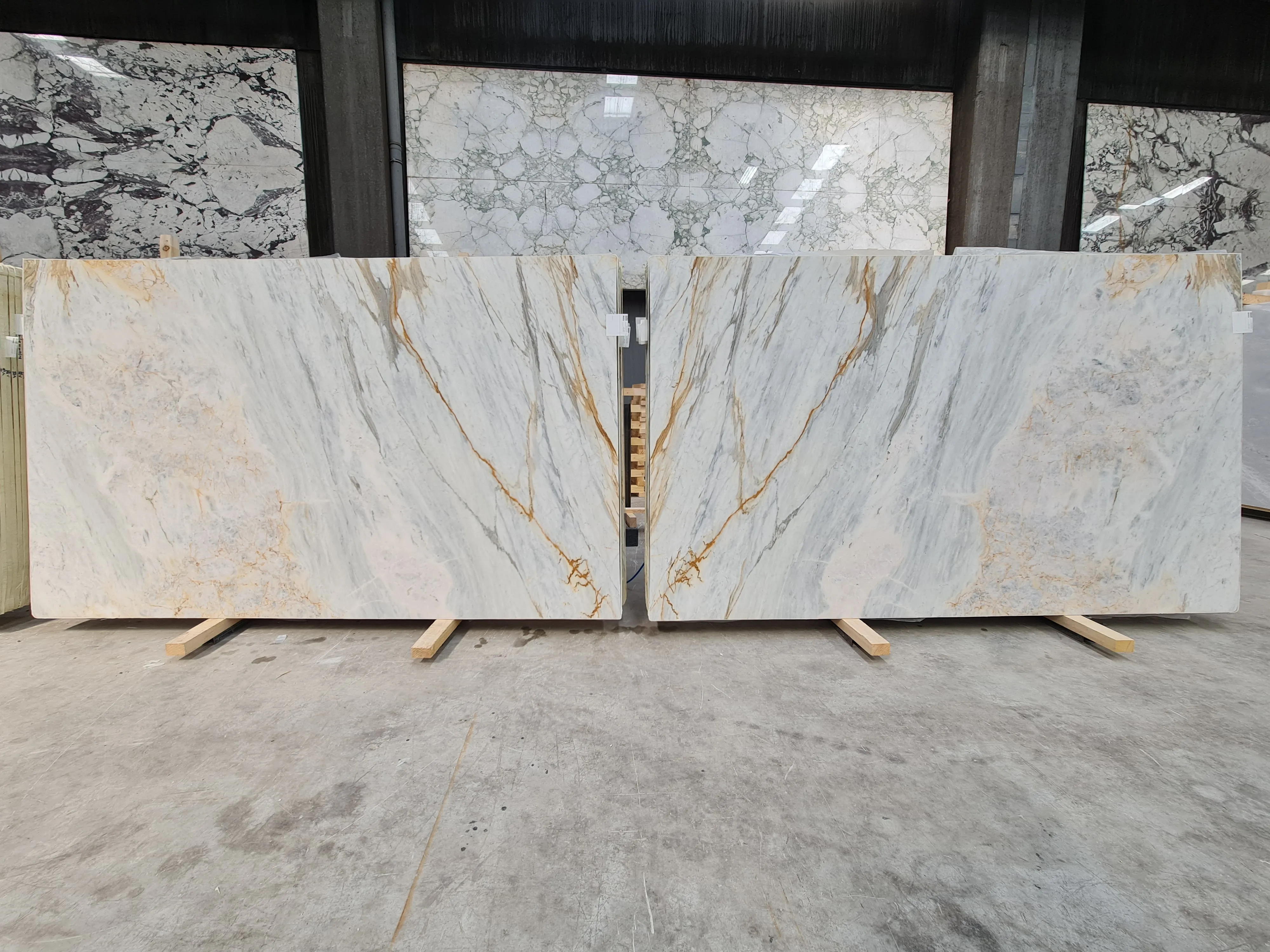 B4880 - 2 CM Calacatta Gold Honed