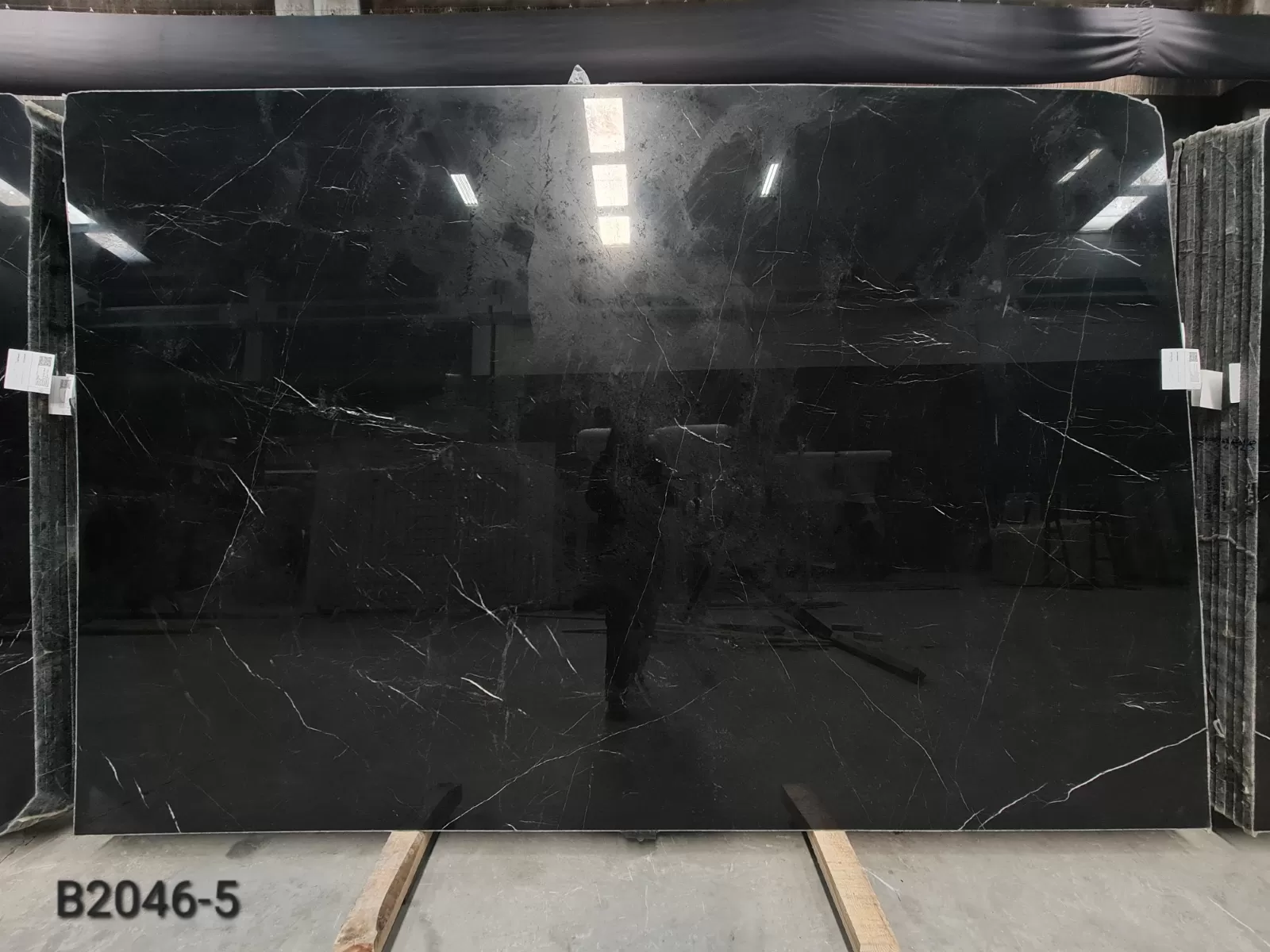 B2046 - 2CM Alexandrette Black Polished