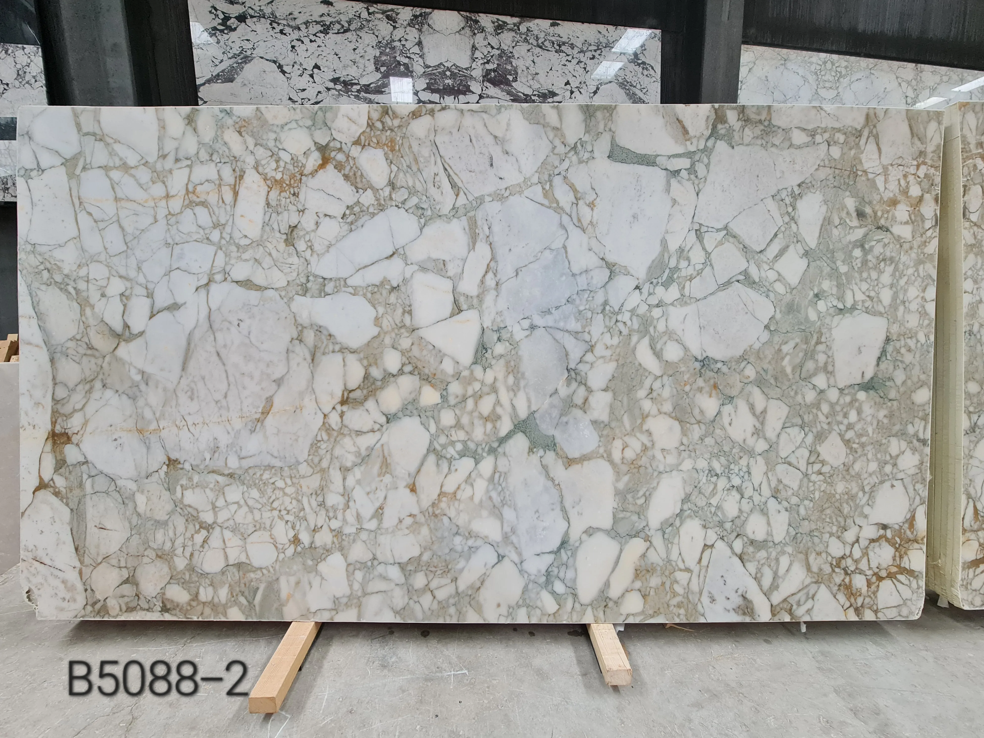 B5088 - 2 CM Calacatta Green Honed