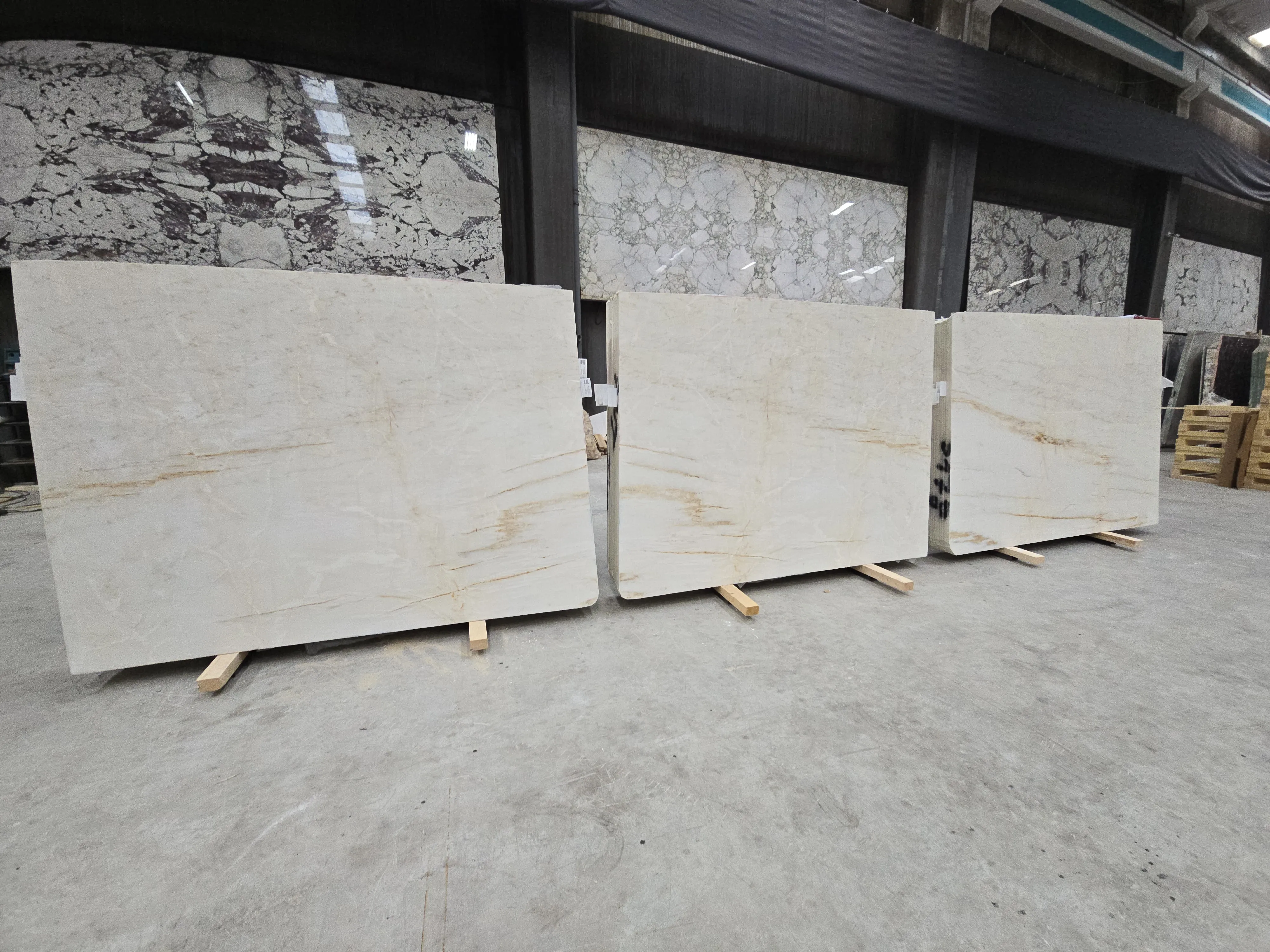 B5178 - 2 CM Calacatta Amber Polished