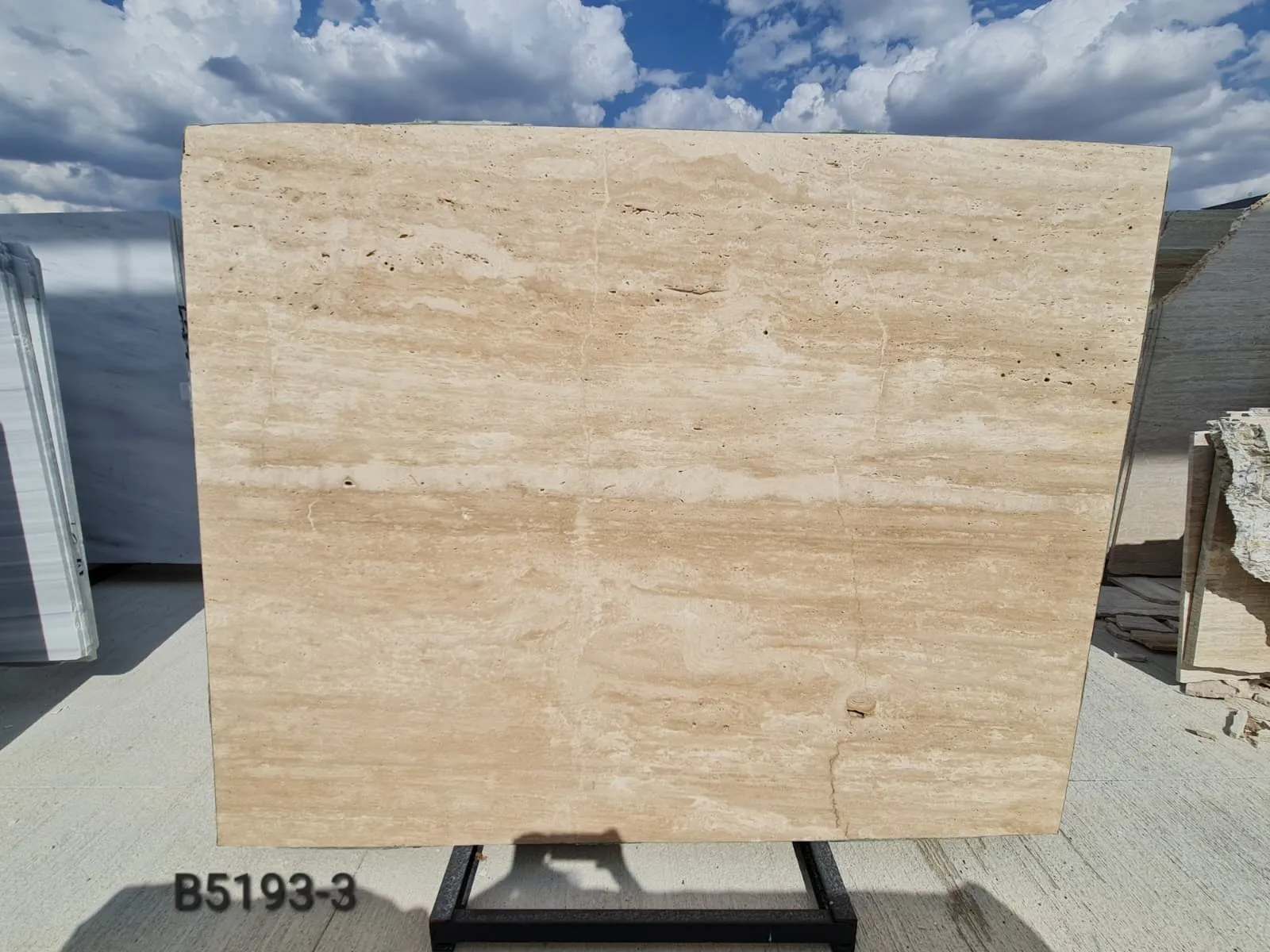 B5193 - 2 CM Travertine Unfilled Honed