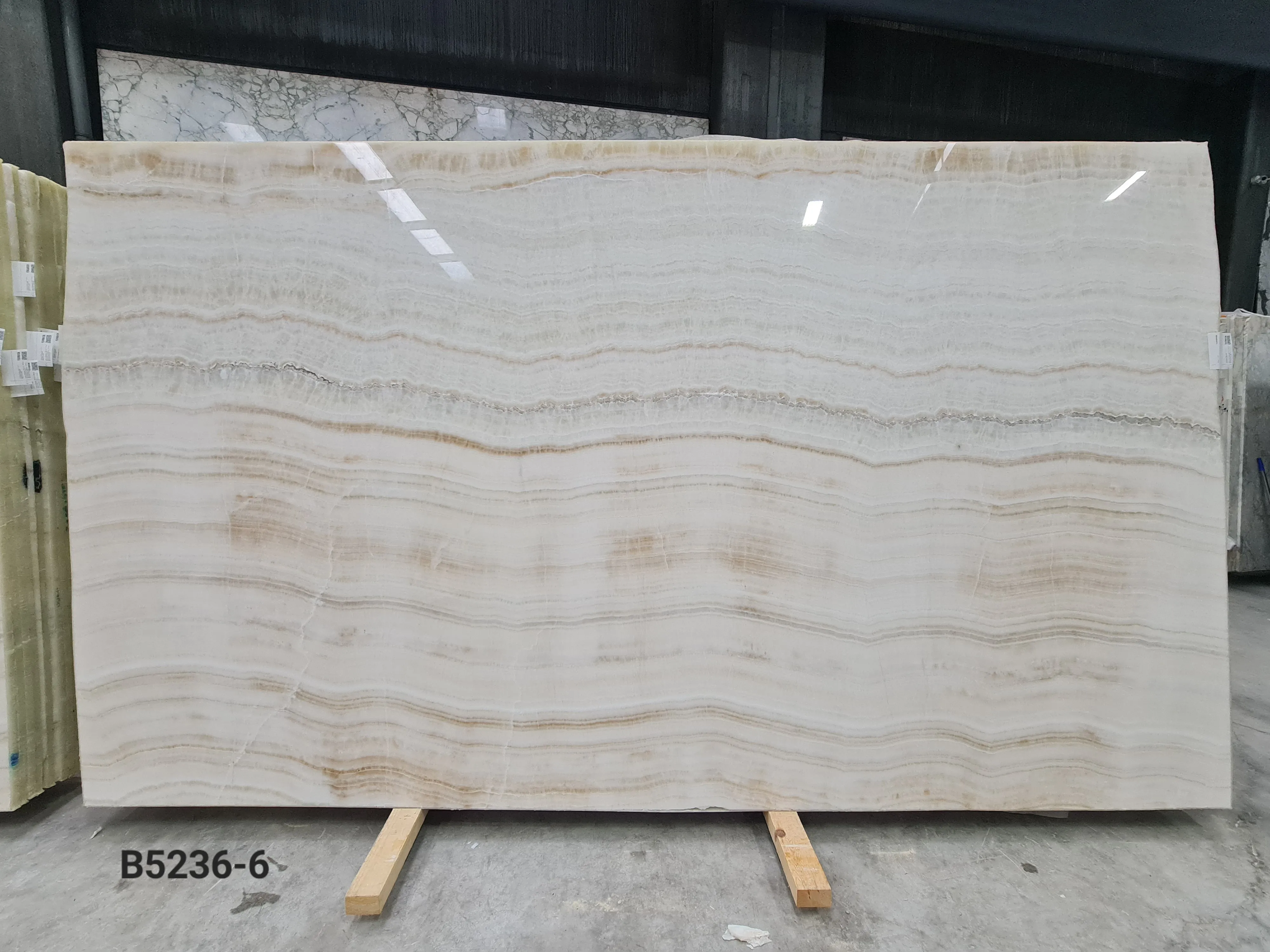 B5236 - 2 CM White Onyx Polished