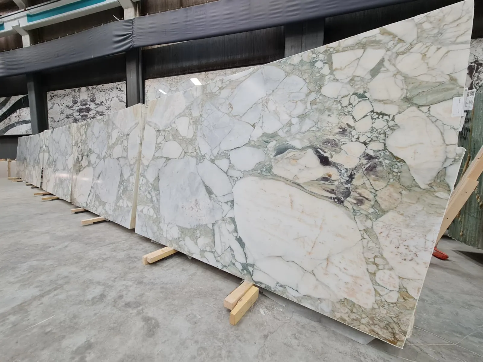 B5083 - 2 CM Calacatta Green Honed