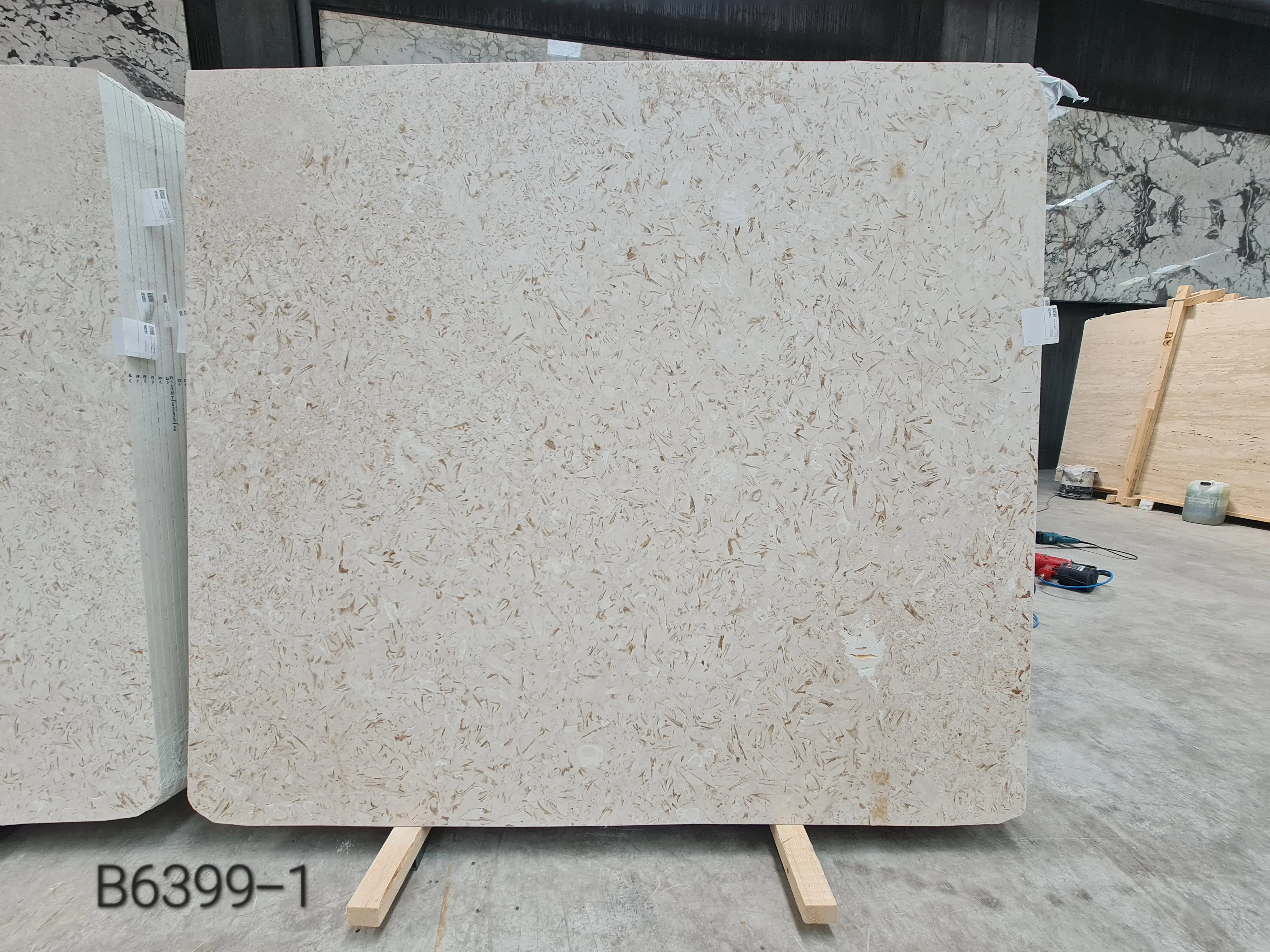 B6399 - 2 CM Myra Honed
