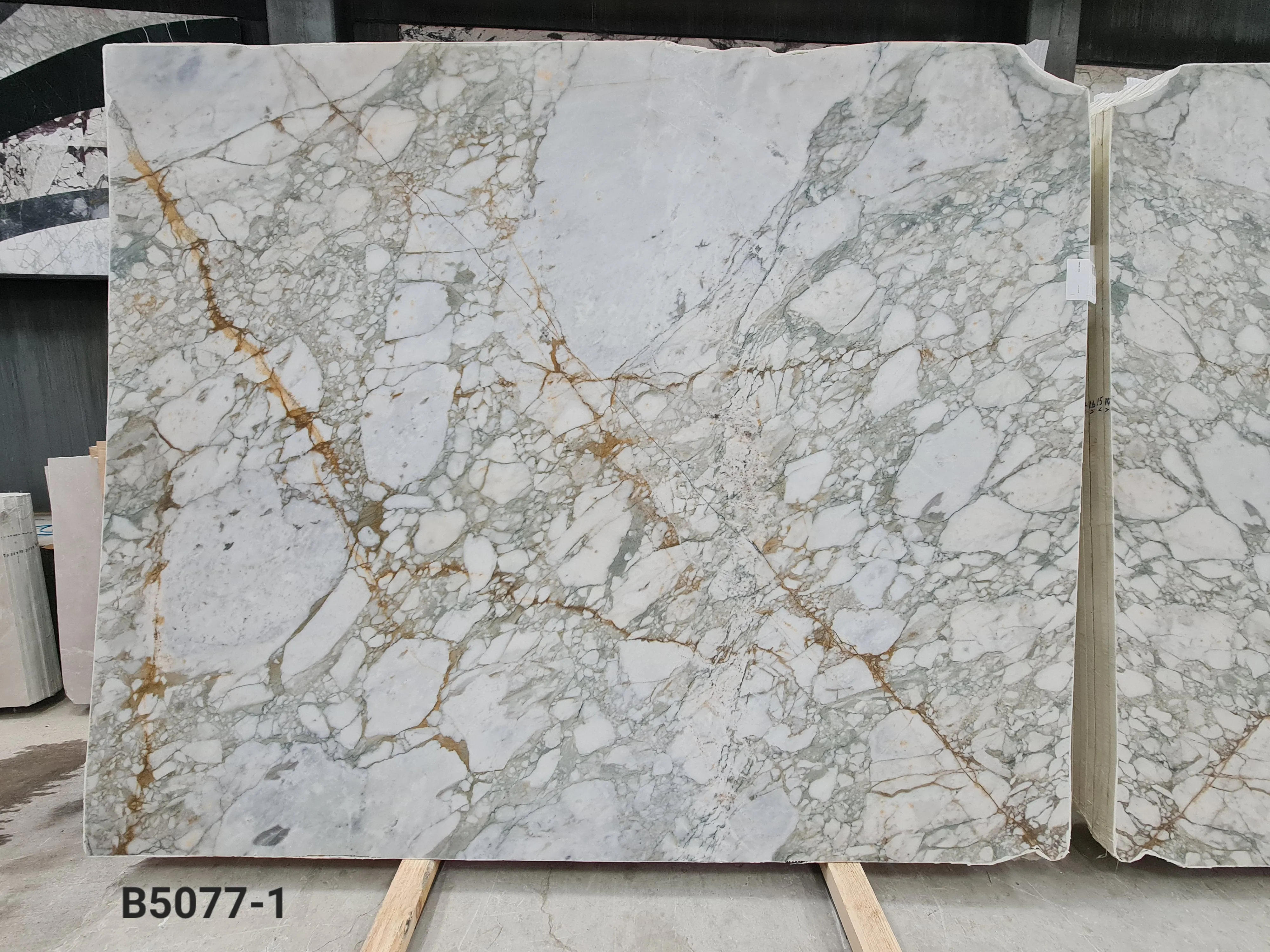 B5077 - 2 CM Calacatta Green Honed