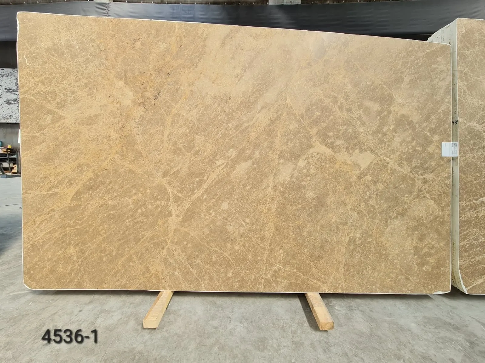 4536 - 2 CM Light Emparador Honed