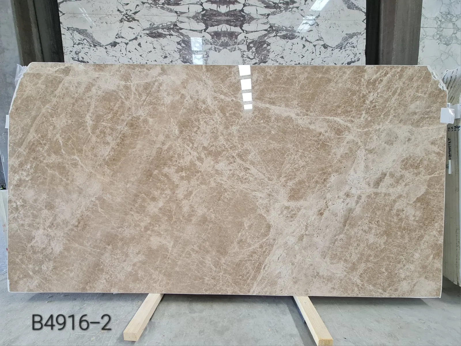 B4916 - 2 CM Light Emparador Polished