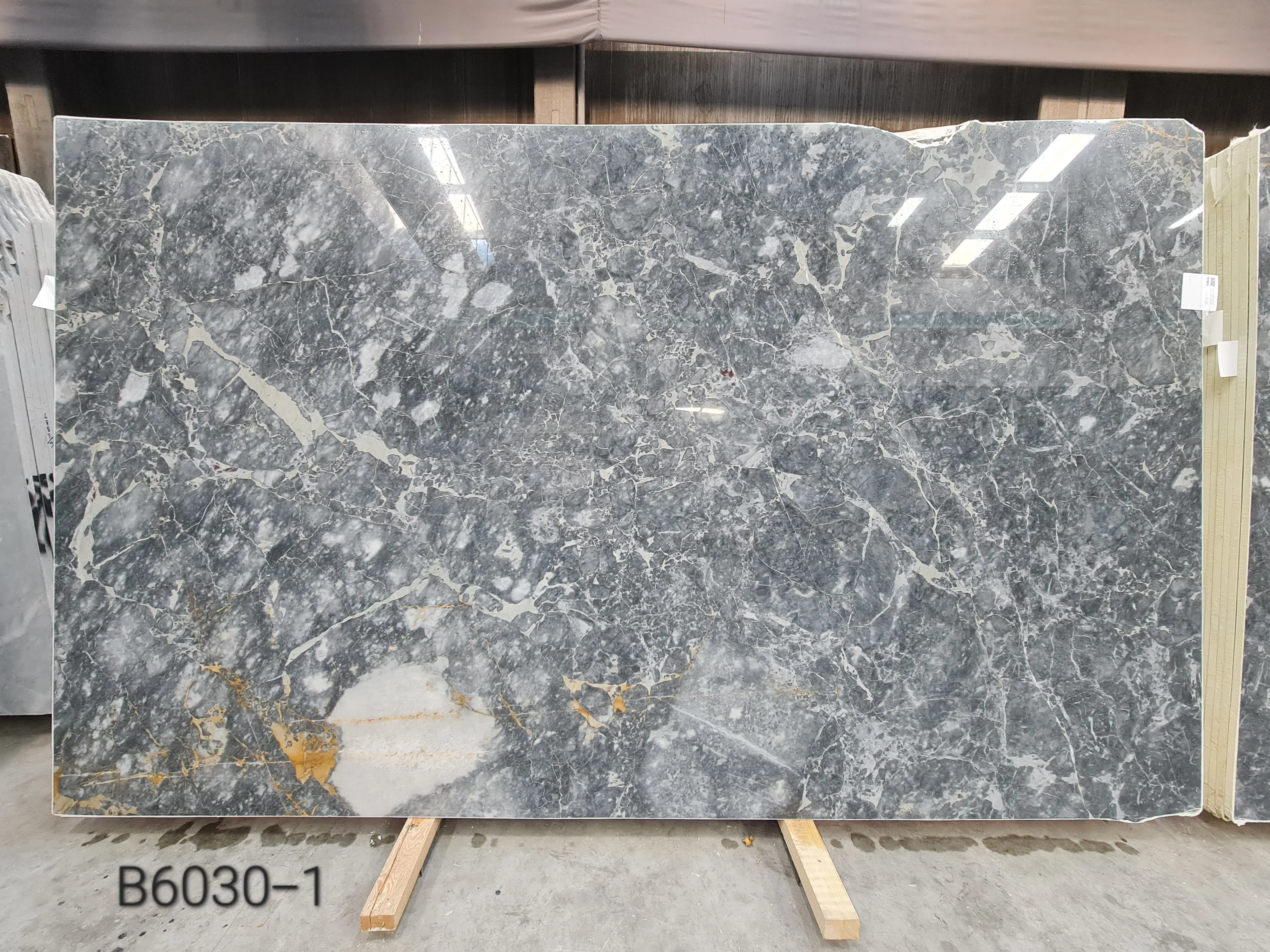 B6030 - 2 CM Jaguar Grey Polished