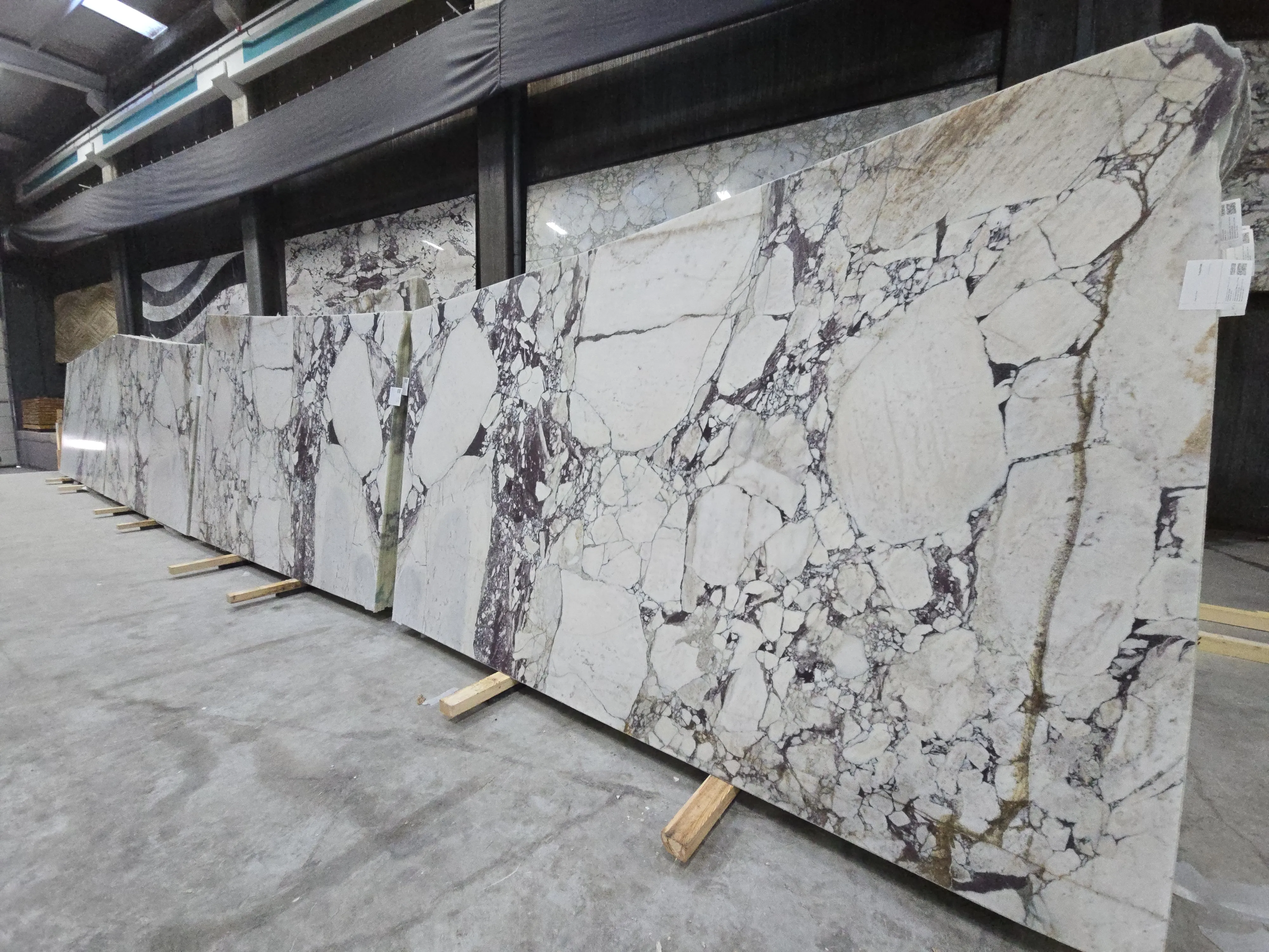 B5514 - 2 CM Calacatta Viola Honed