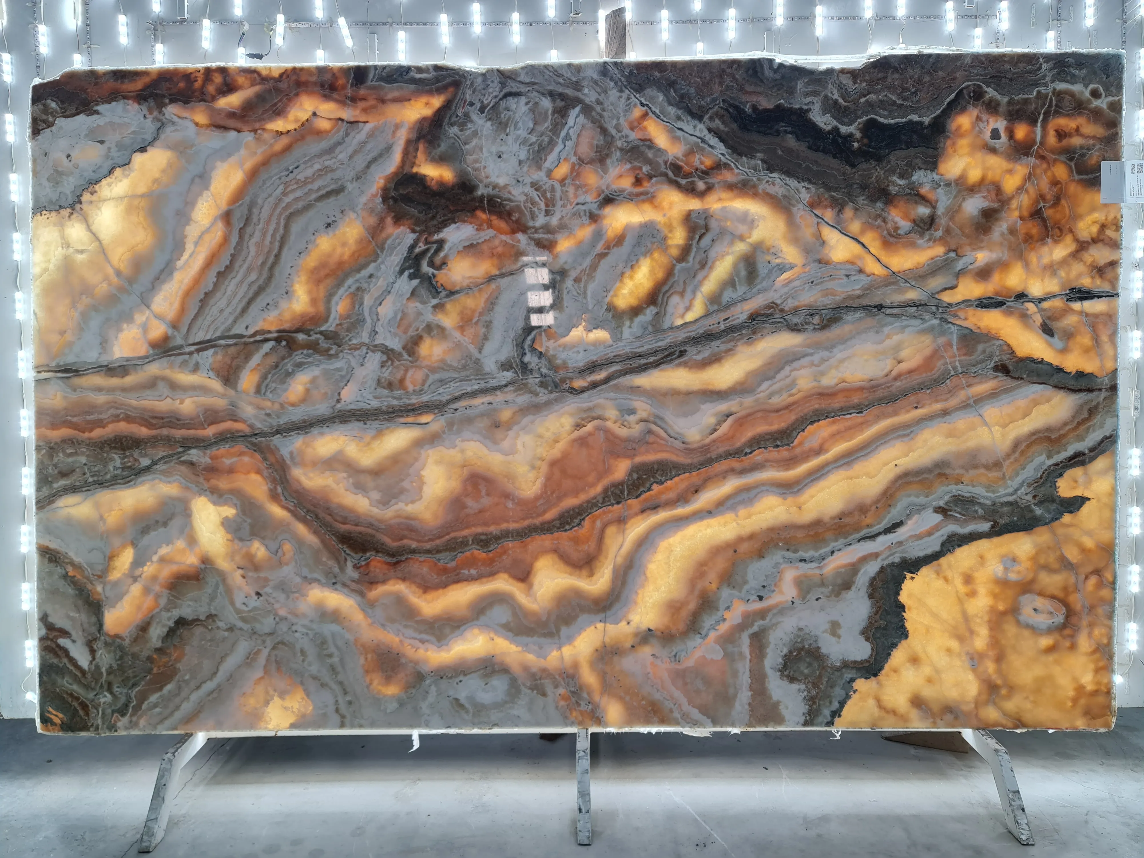 B4779 - 2 CM Brown Onyx Polished