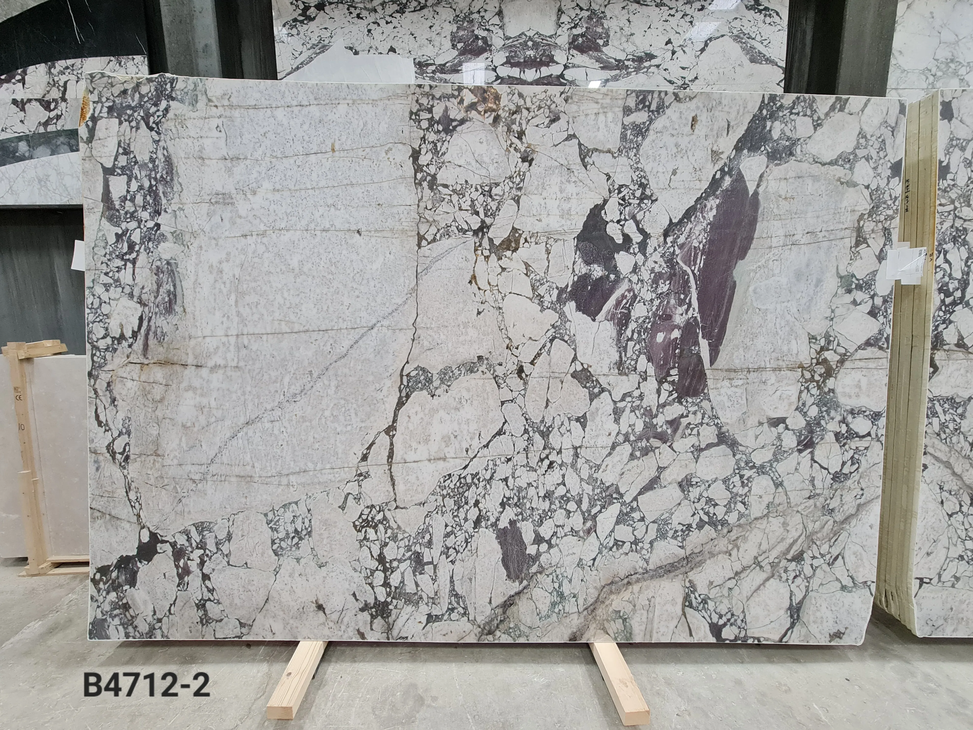 B4712 - 2 CM Calacatta Viola Honed