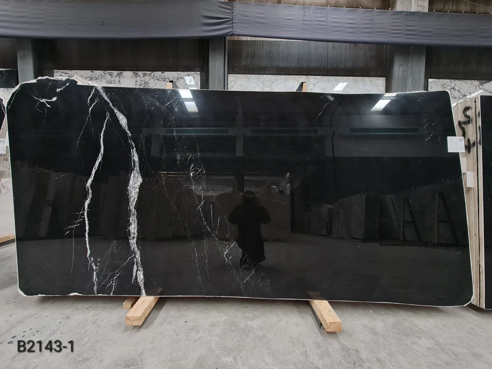 B2143 - 2 CM Alexandrette Black Polished