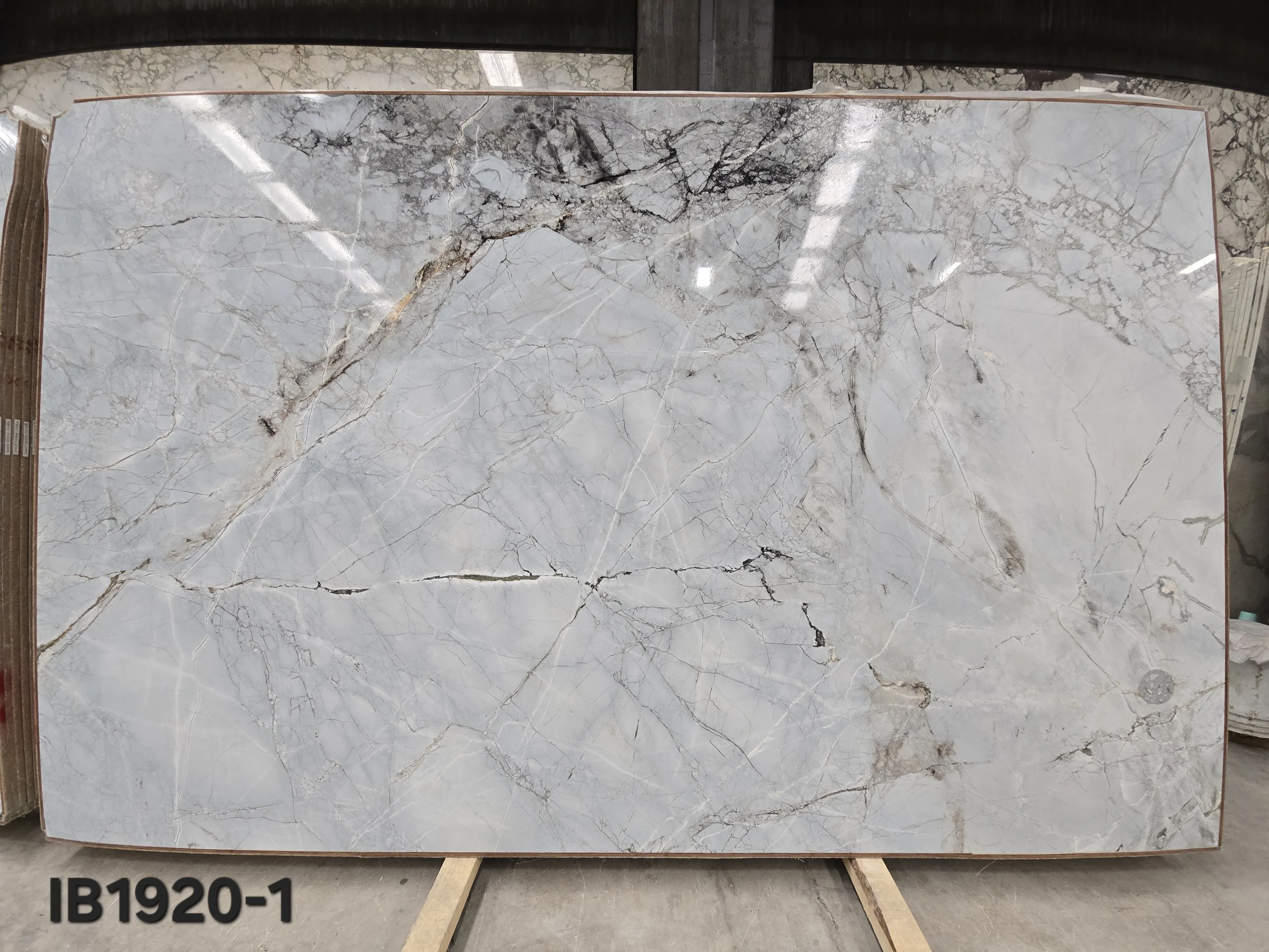 BIB1920 - 2 CM Invisible Blue Polished