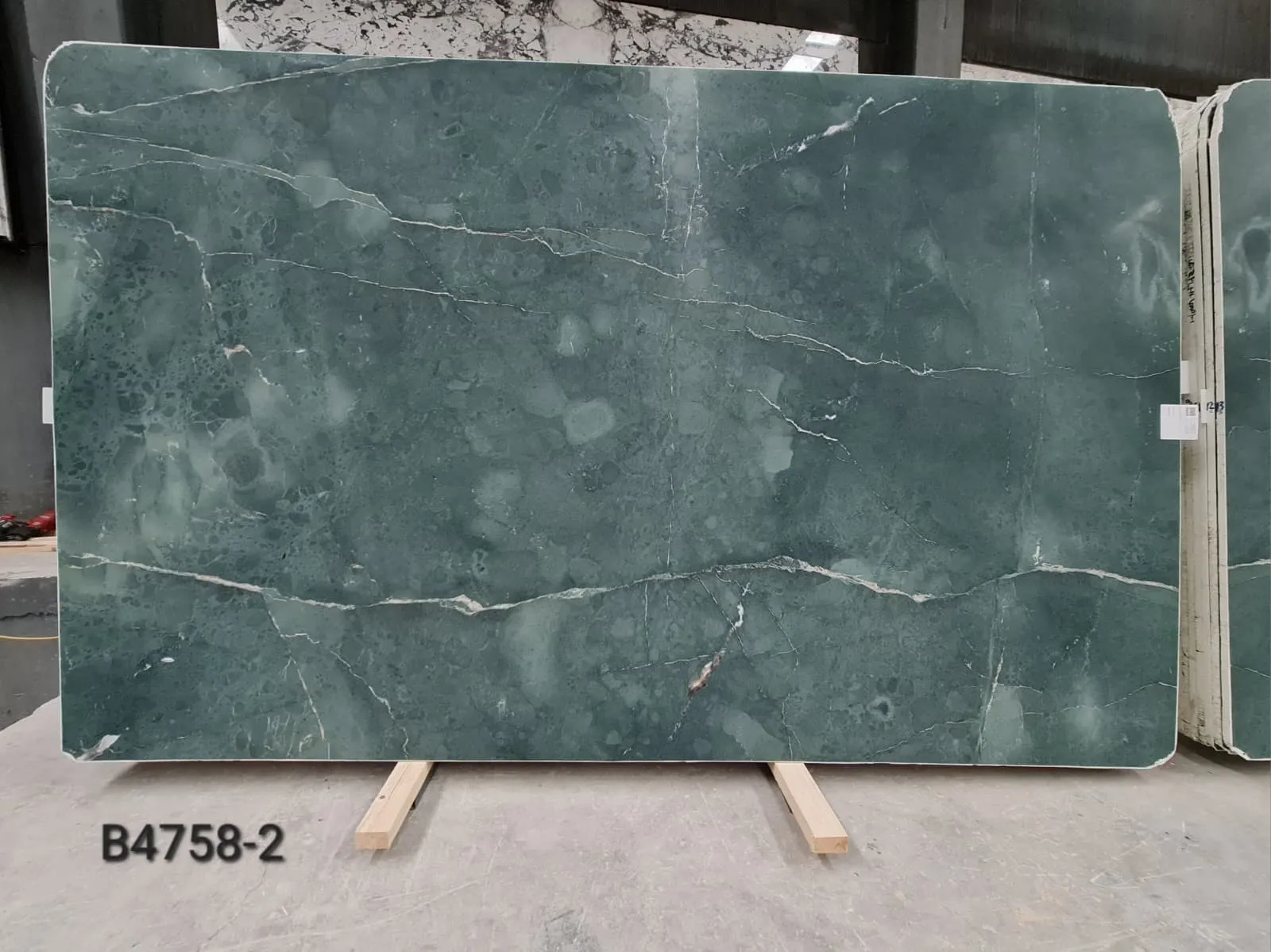 B4758 - 2 CM Verde Castama Honed