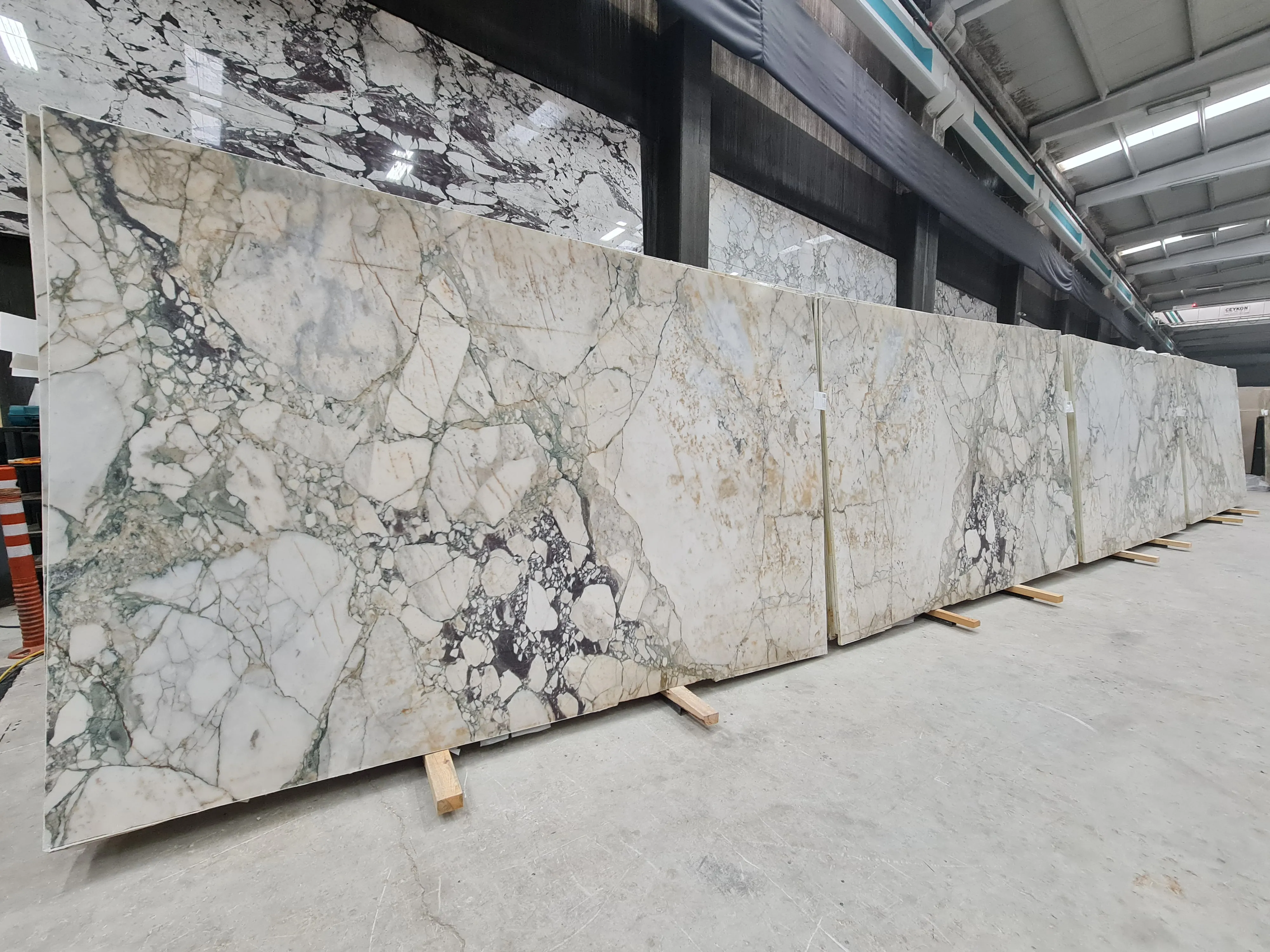 B5606 - 2 CM Calacatta Green Honed