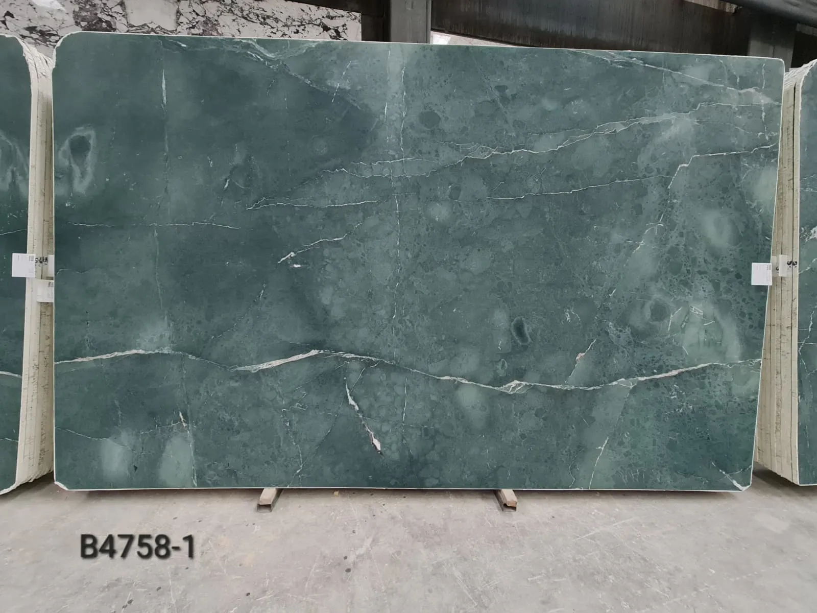 B4758 - 2 CM Verde Castama Honed