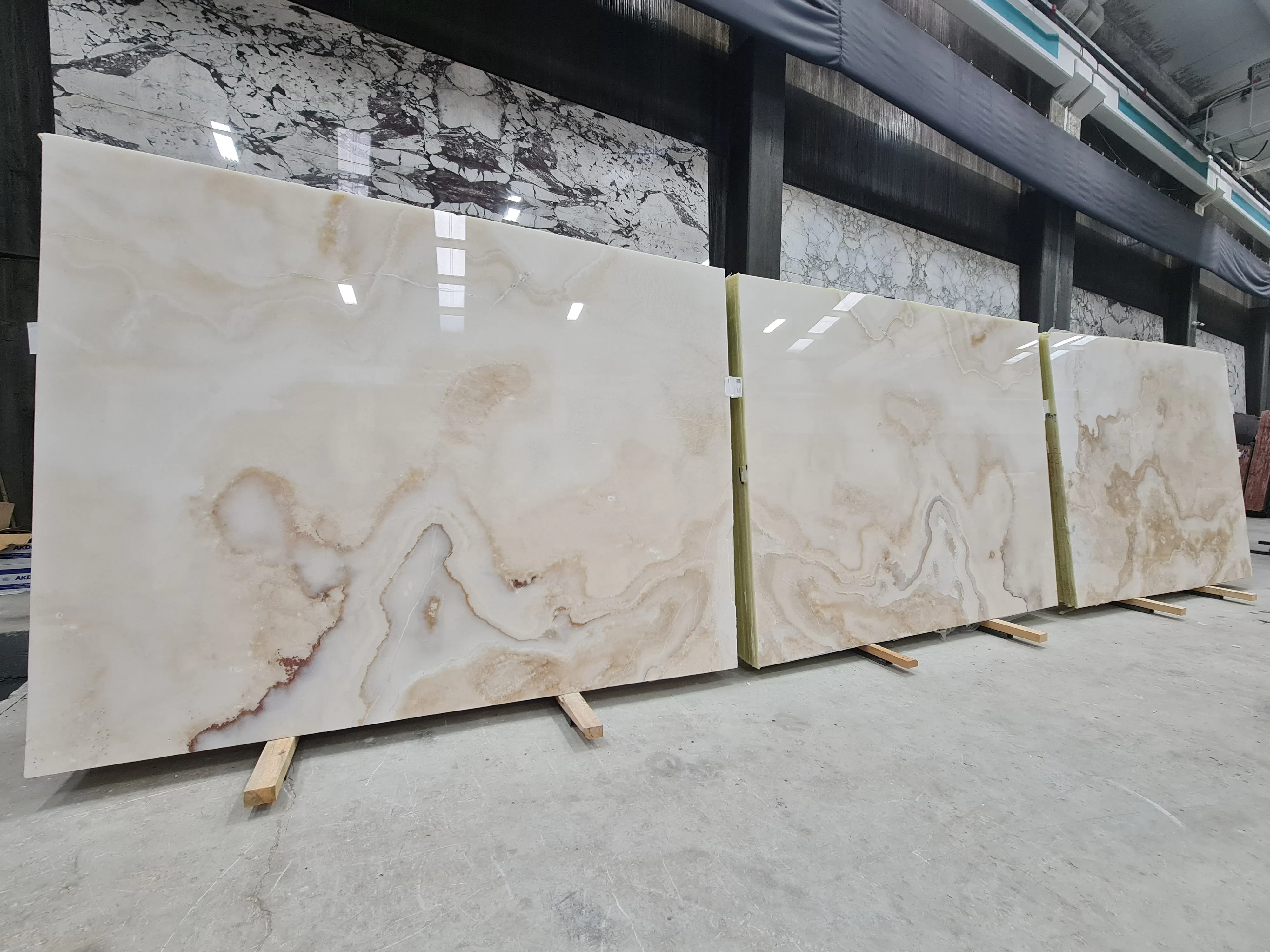 B5251 - 2 CM White Onyx Polished