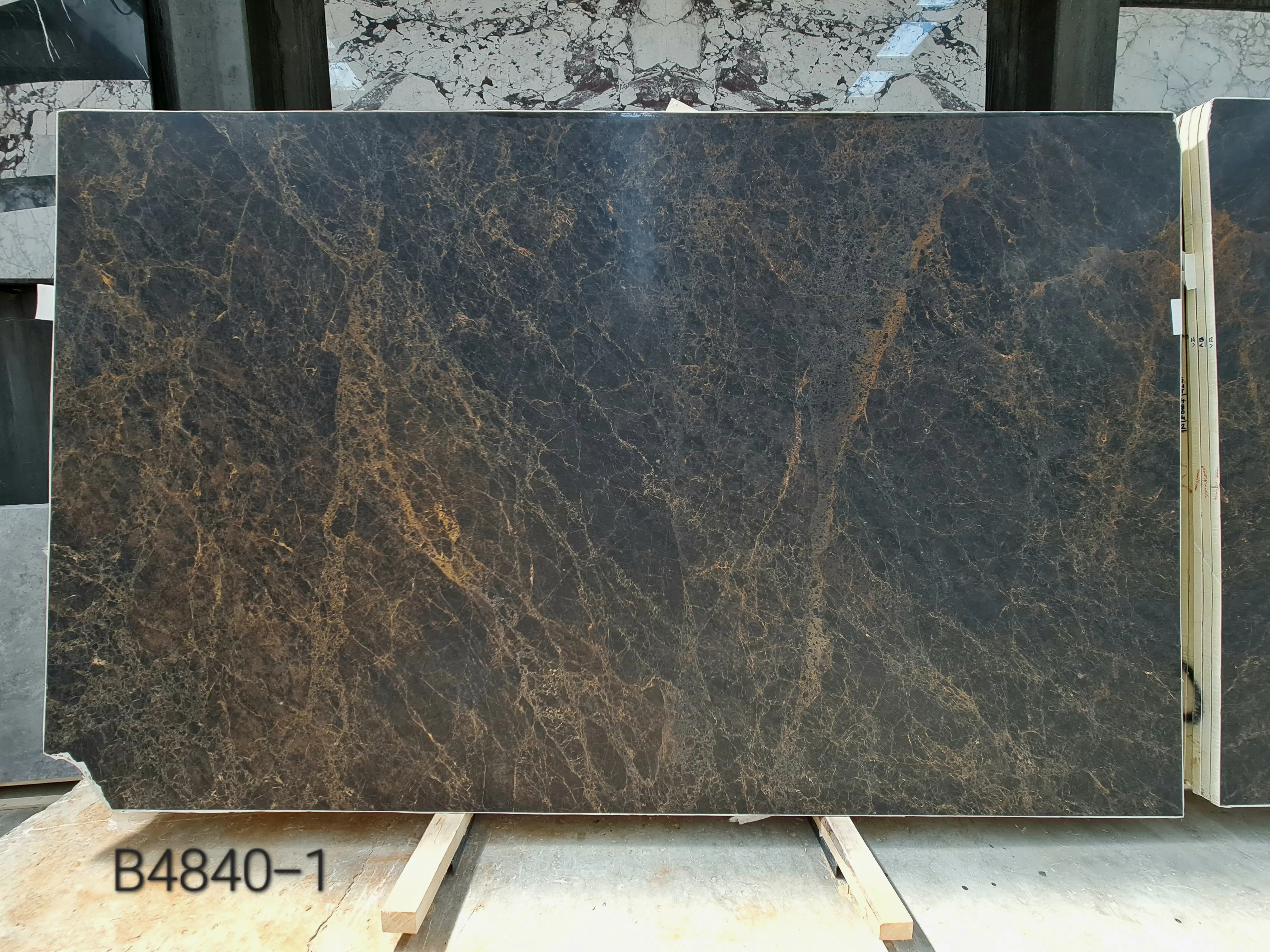 B4804 - 2 CM Golden Emparador Honed