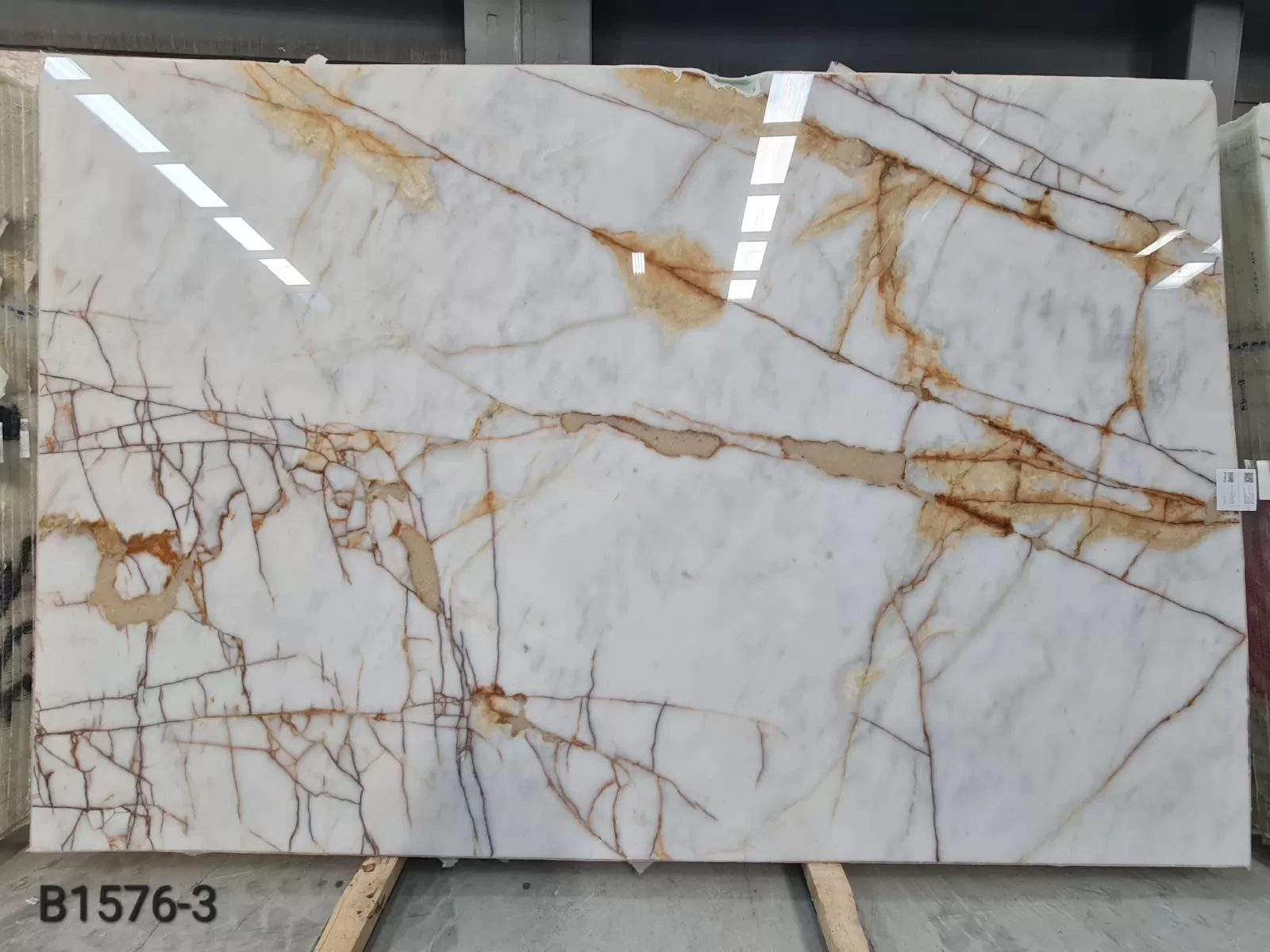 B1576 - 2 CM White River Polished