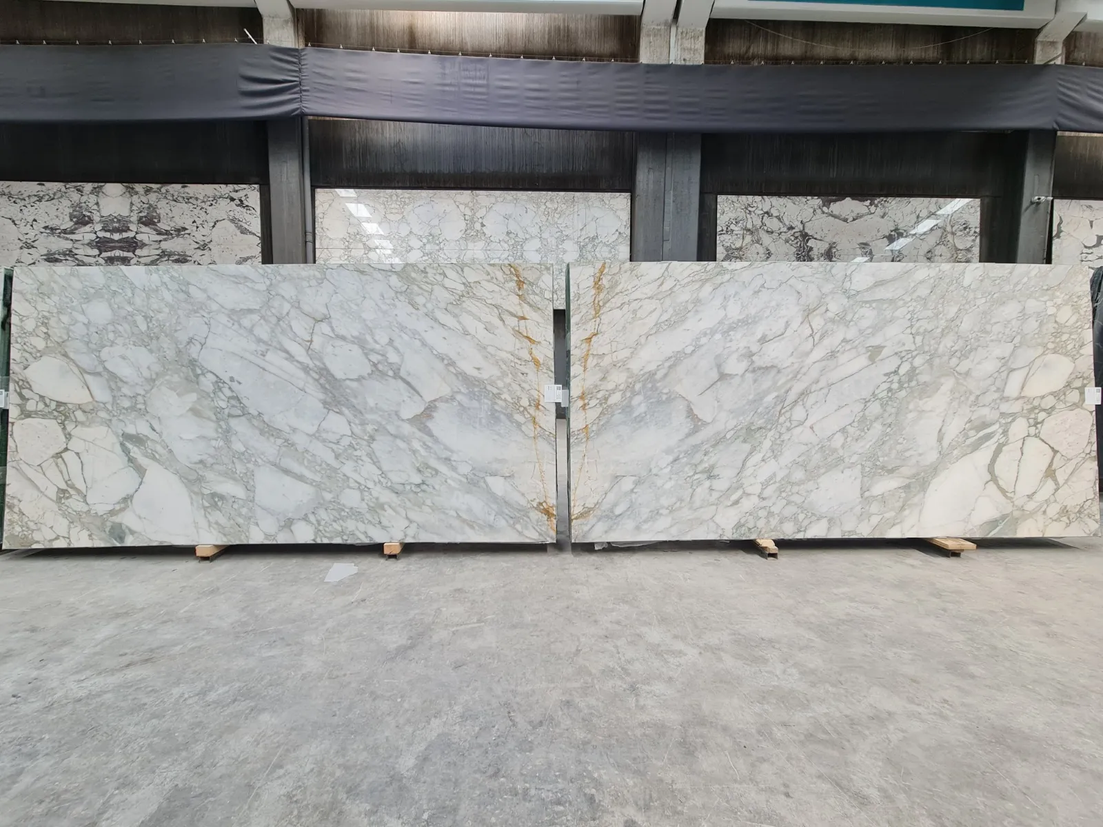 B2150 - 2 CM Calacatta Green Honed