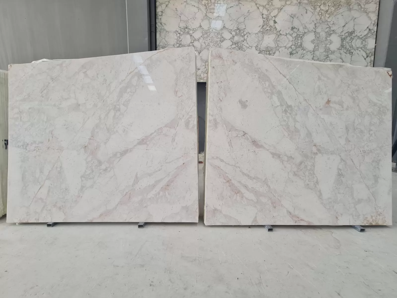 B595 - 2CM CALACATTA ROSSO POLISHED