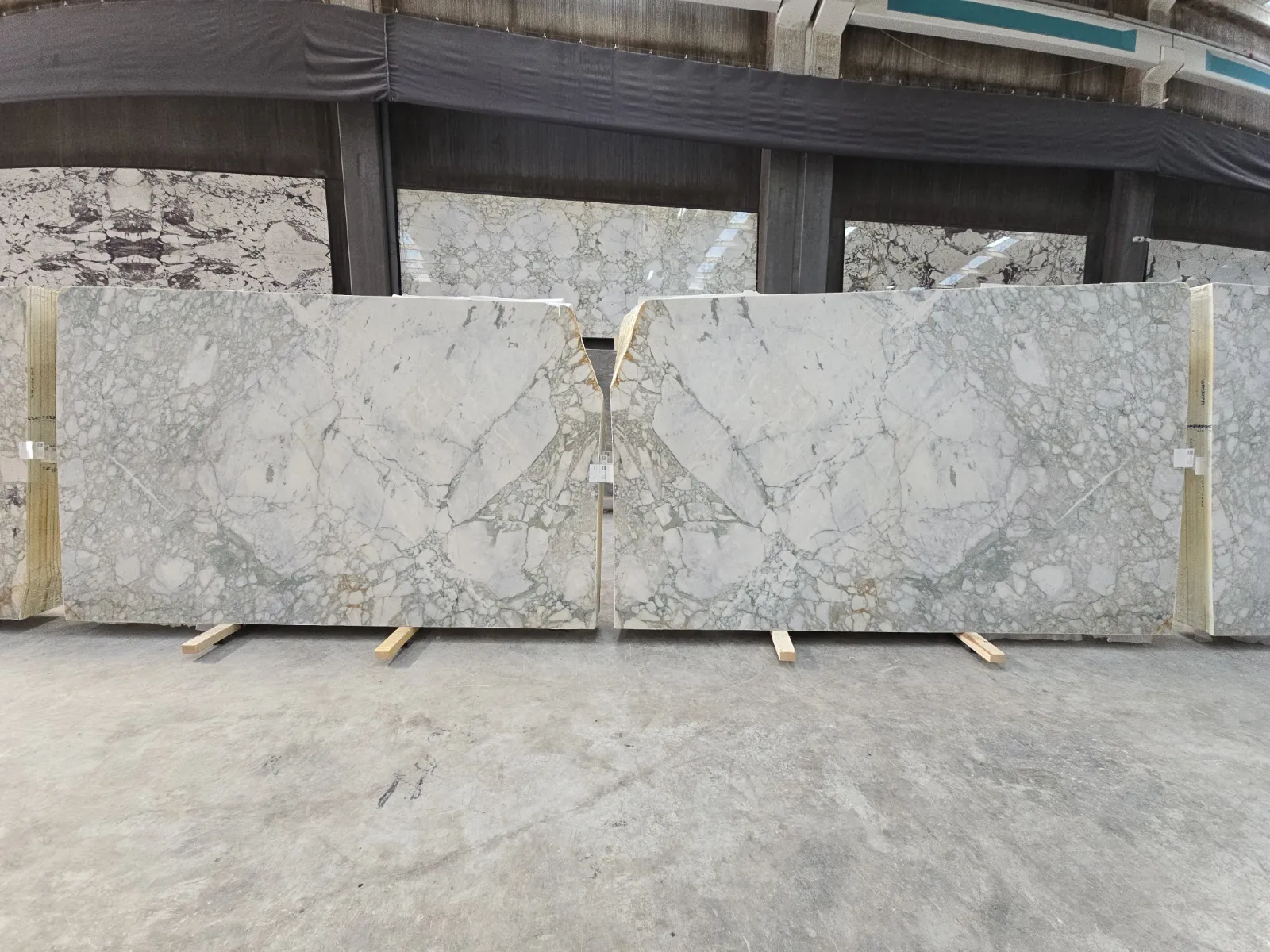 B2246 - 2 CM Calacatta Green Honed
