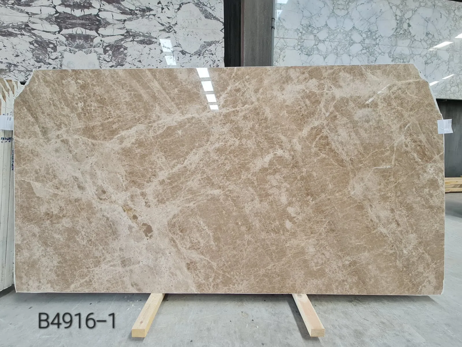 B4916 - 2 CM Light Emparador Polished