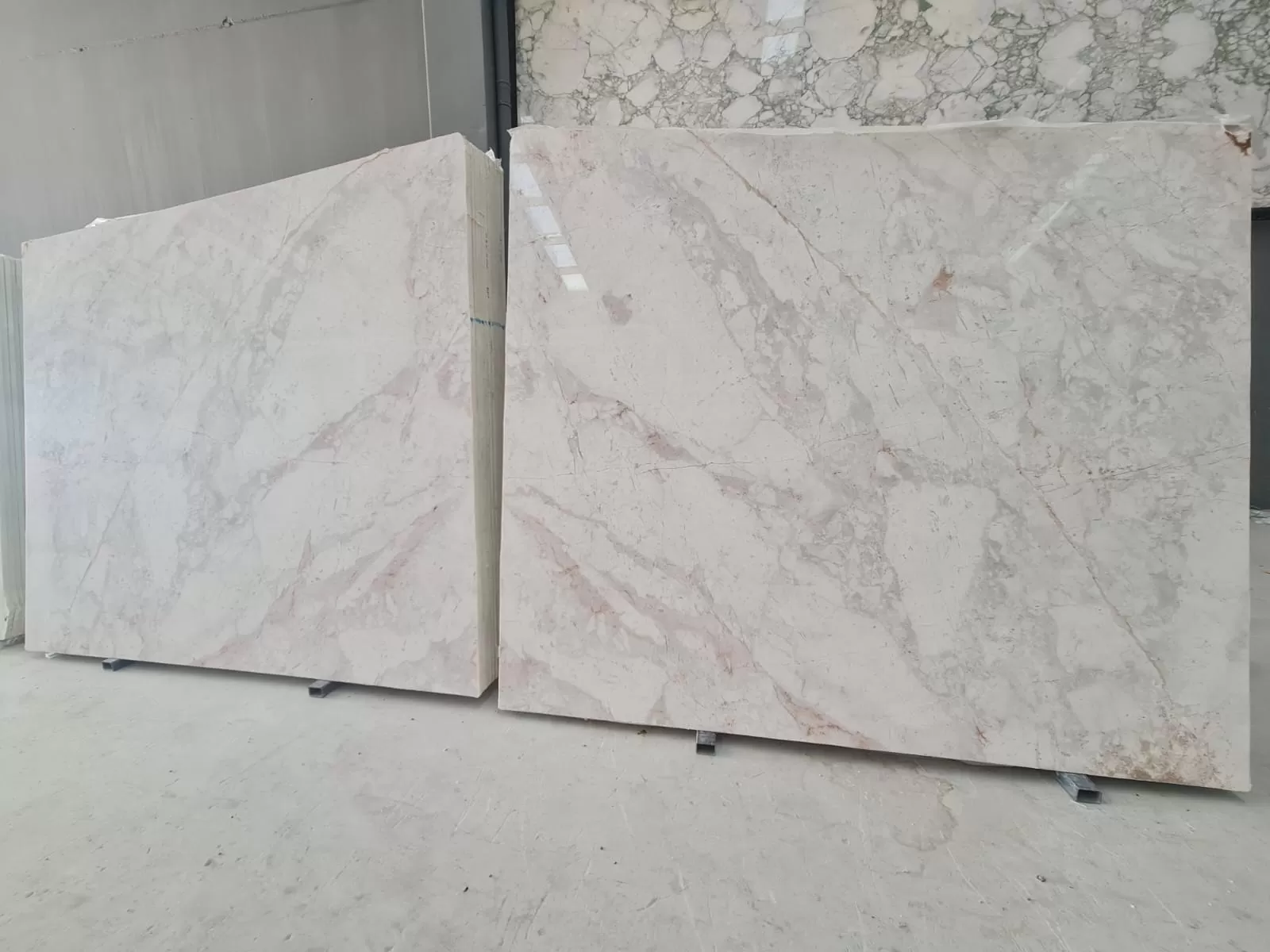 B595 - 2CM CALACATTA ROSSO POLISHED