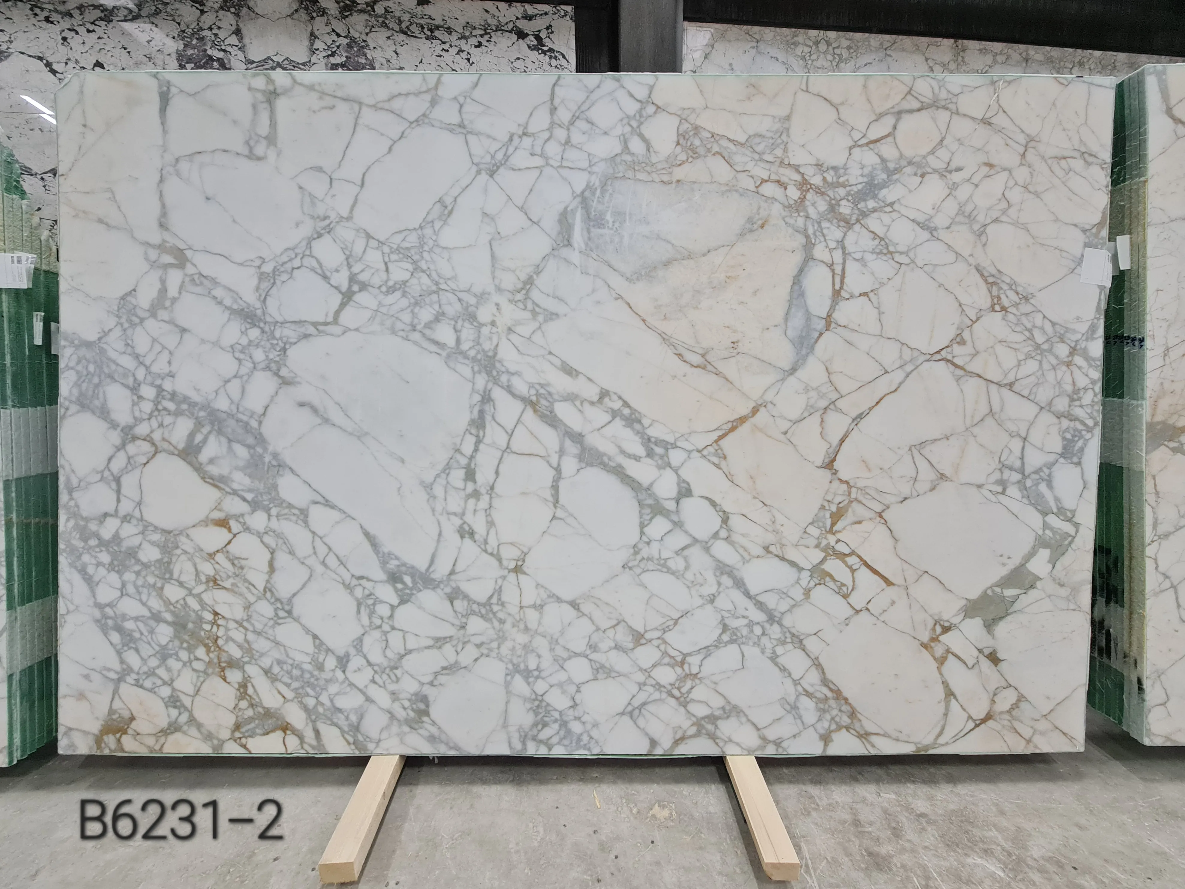 B6231 - 2 CM Calacatta Venato Honed