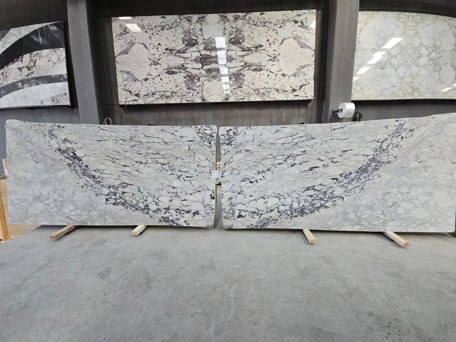 B4690 - 2 CM Afyon Sugar Violet Honed