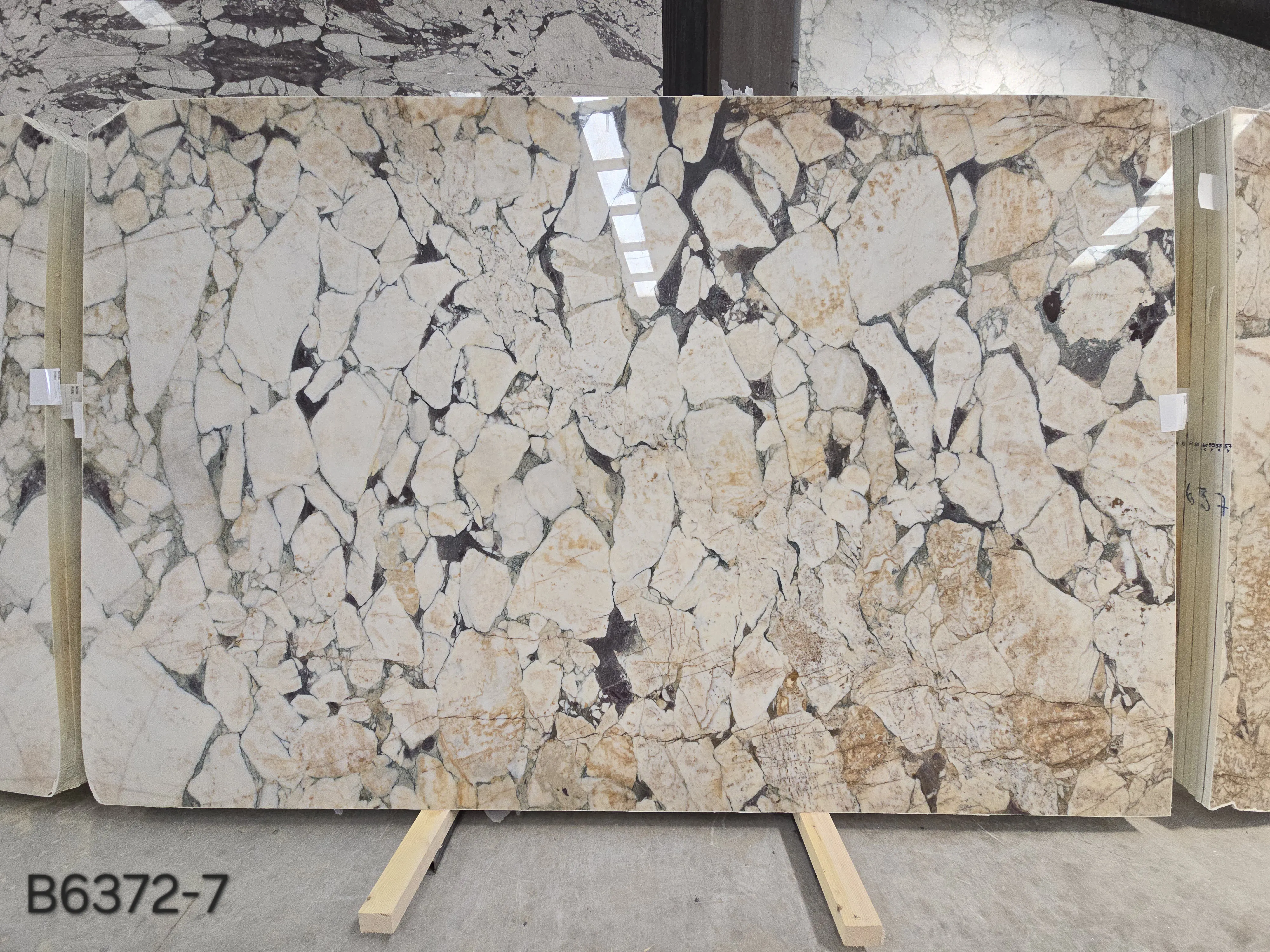 B6372 - 2 CM Calacatta Viola Polished