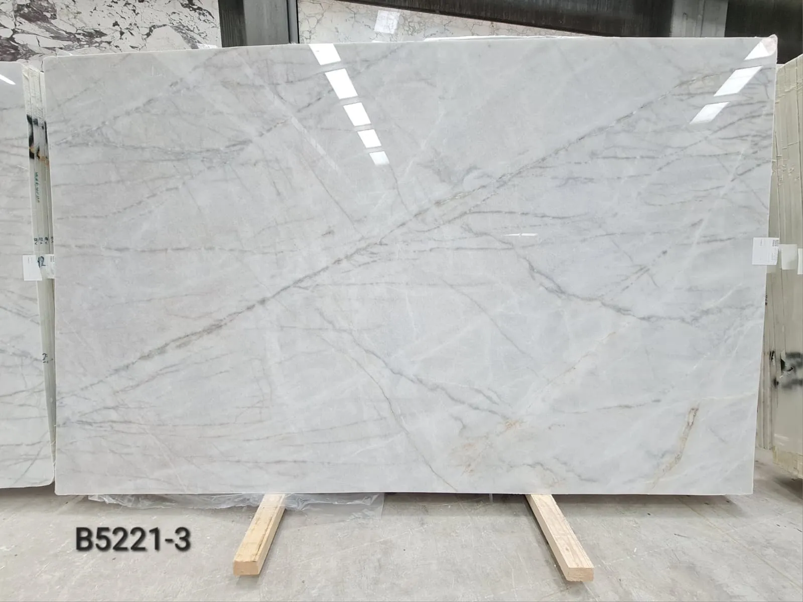 B5221 - 2 CM Crystal White Polished