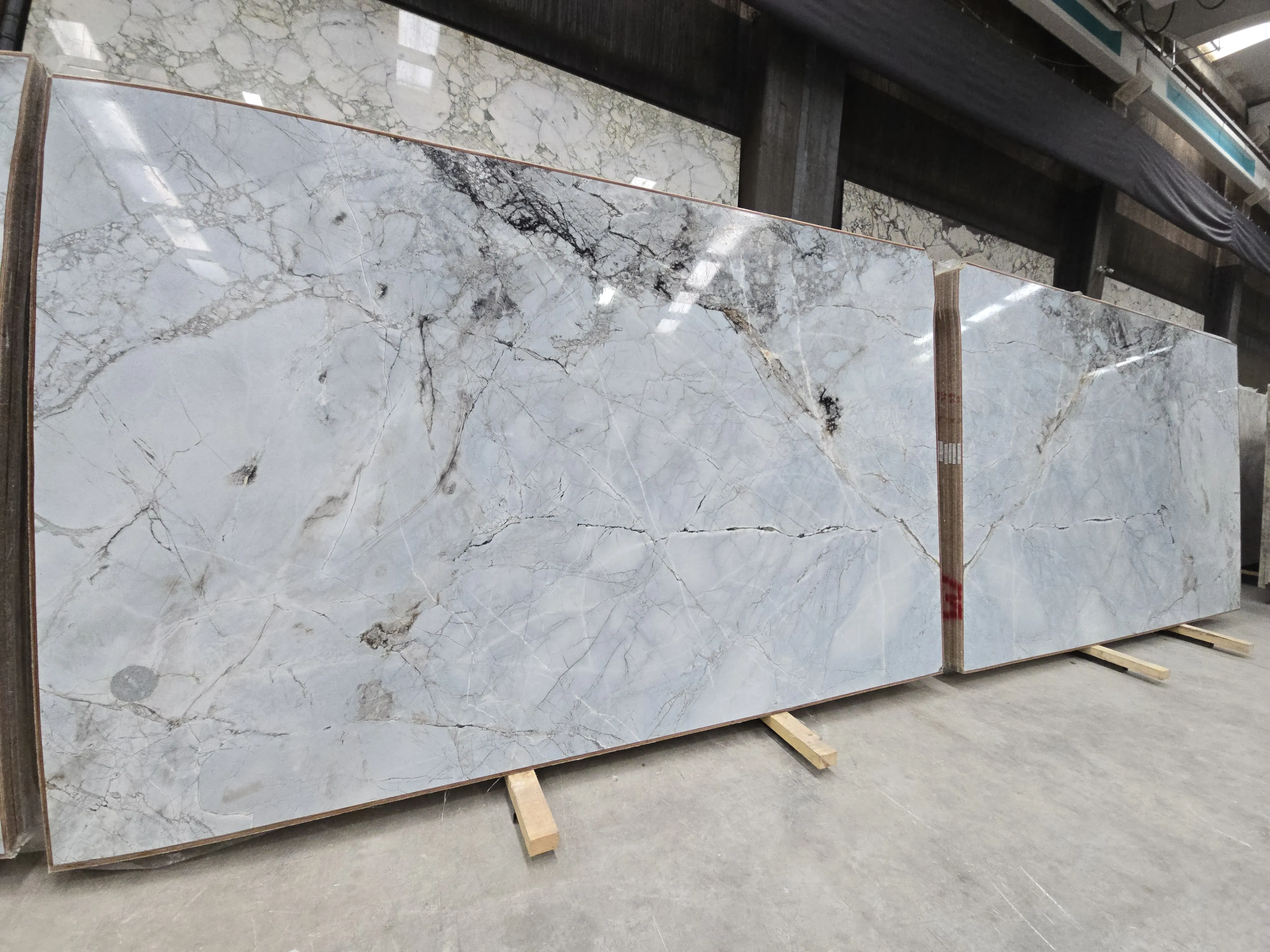 BIB1920 - 2 CM Invisible Blue Polished