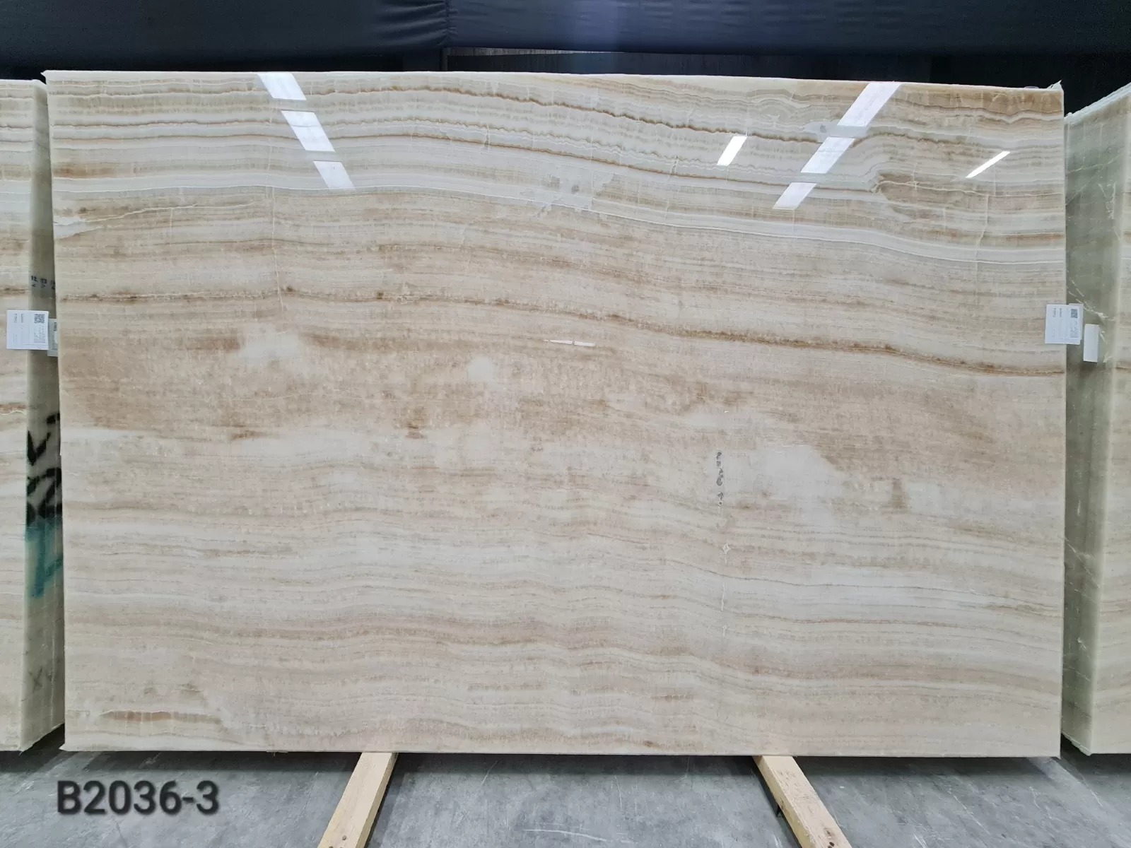 B2036 - 2CM WHITE ONYX POLISHED
