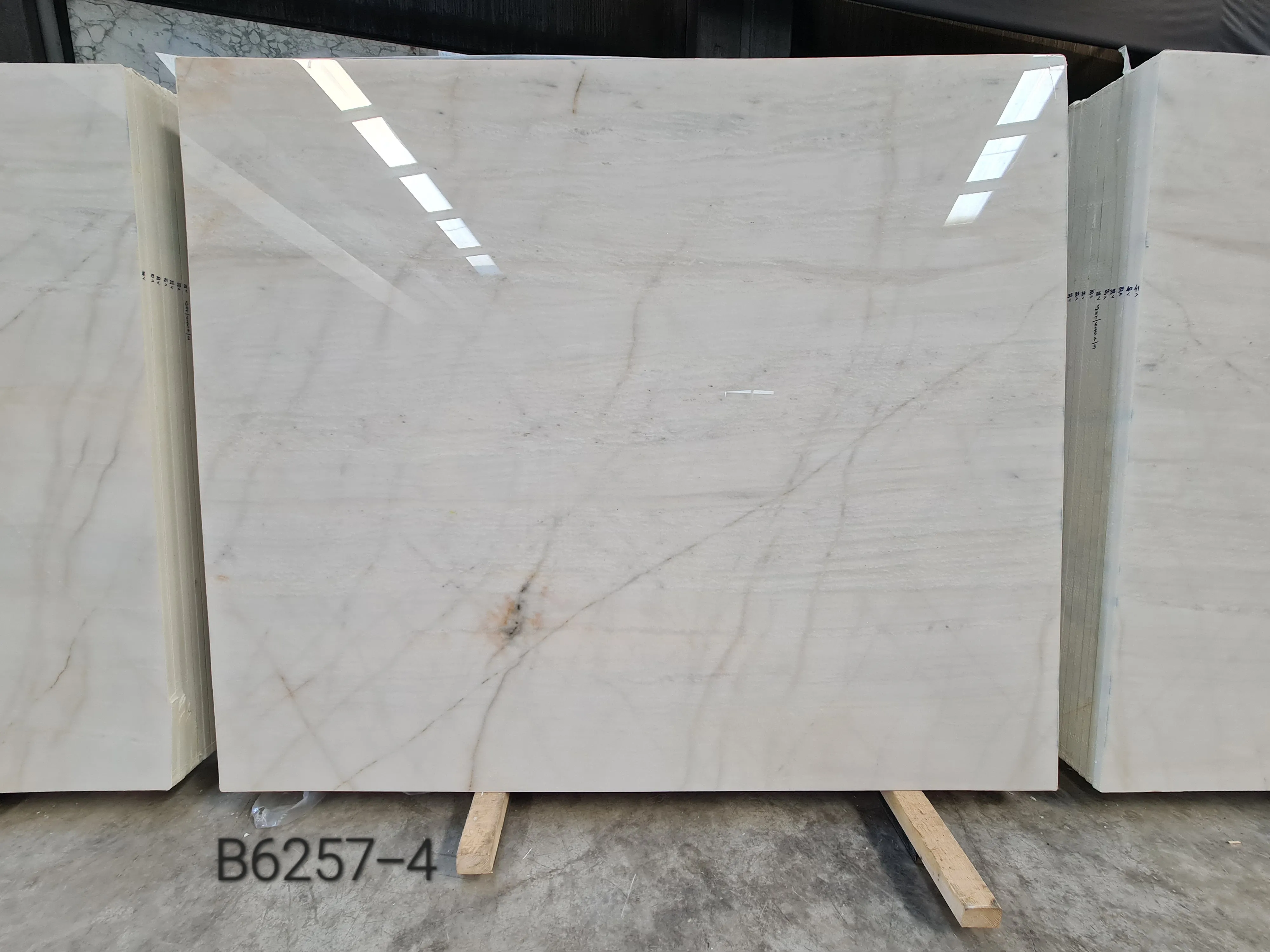 B6257 - 2 CM Fantasy Grey Polished