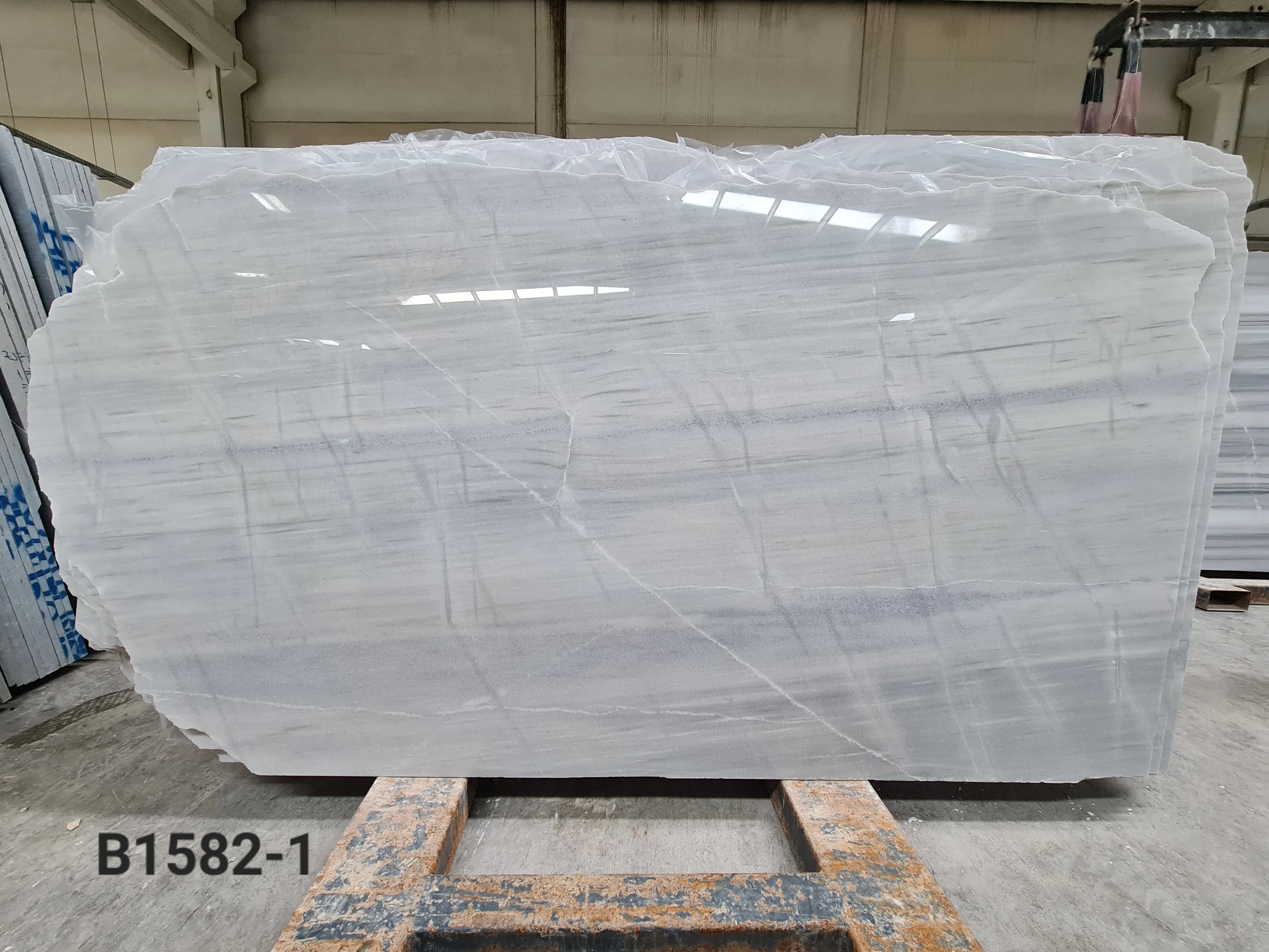B1582 - 2 CM Glacier White Polished