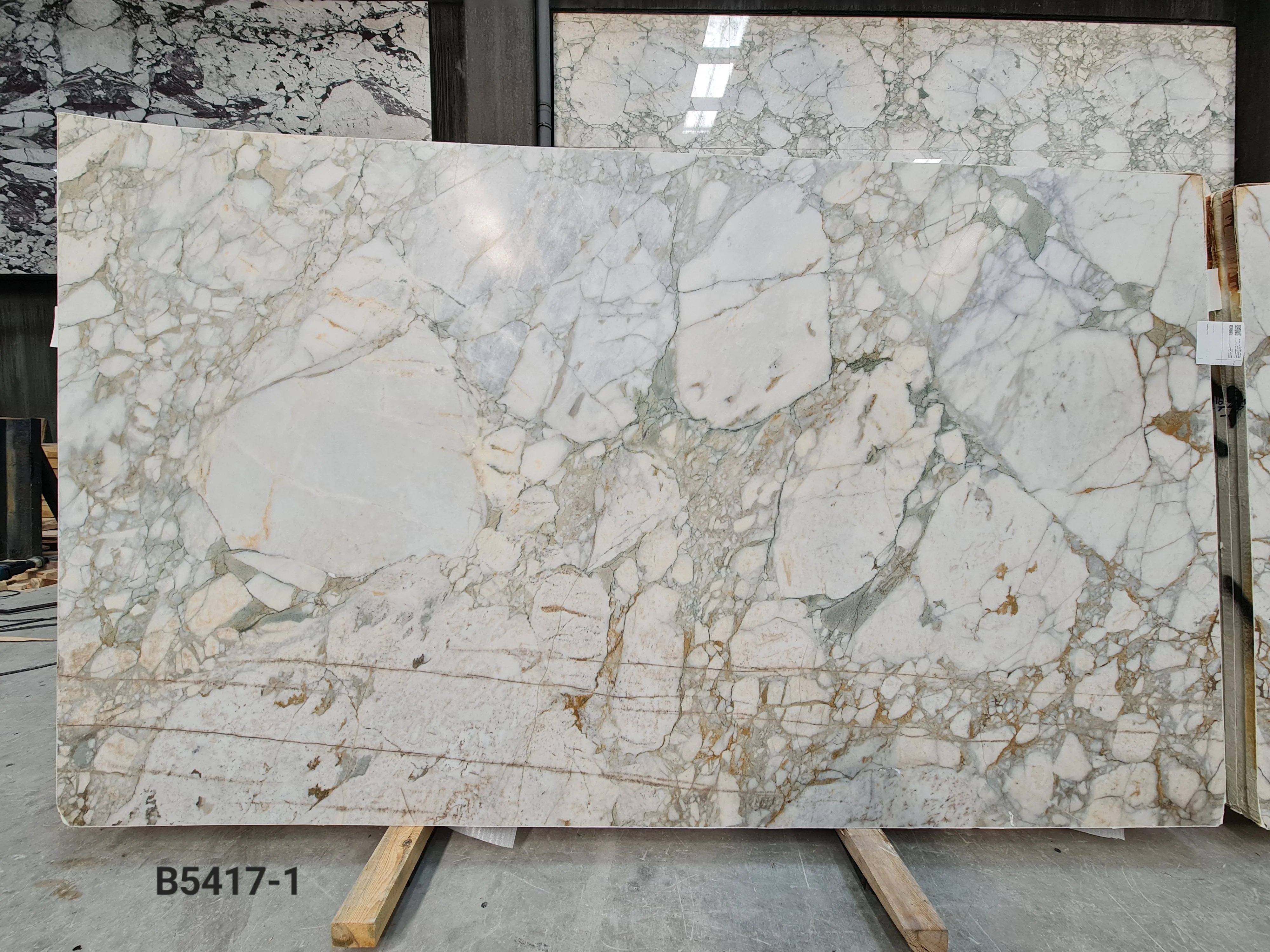 B5417 - 2 CM Calacatta Green Honed