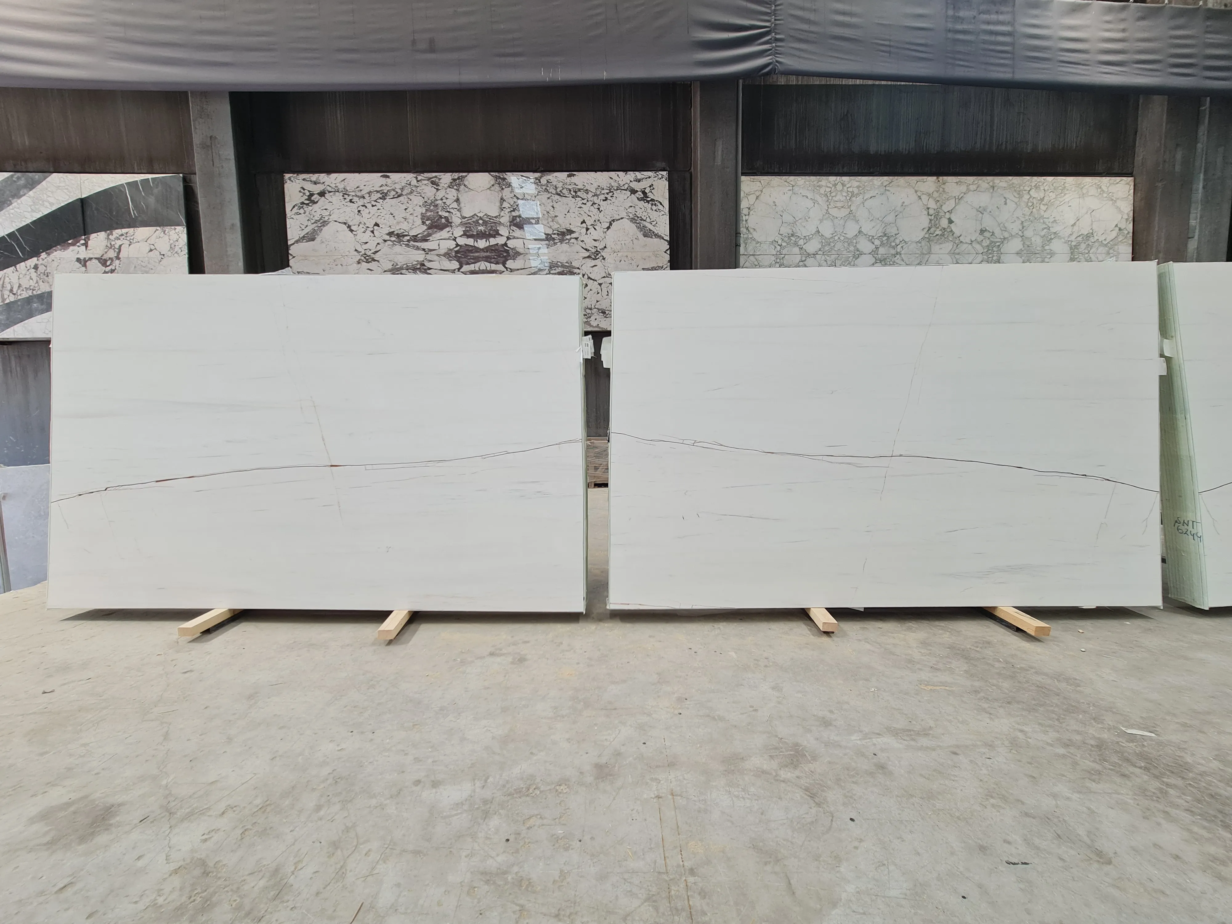B6244 - 2 CM Rosso Venato Honed