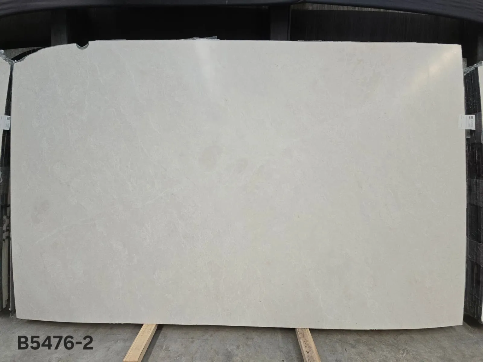 B5476 - 2 CM Snow White Honed