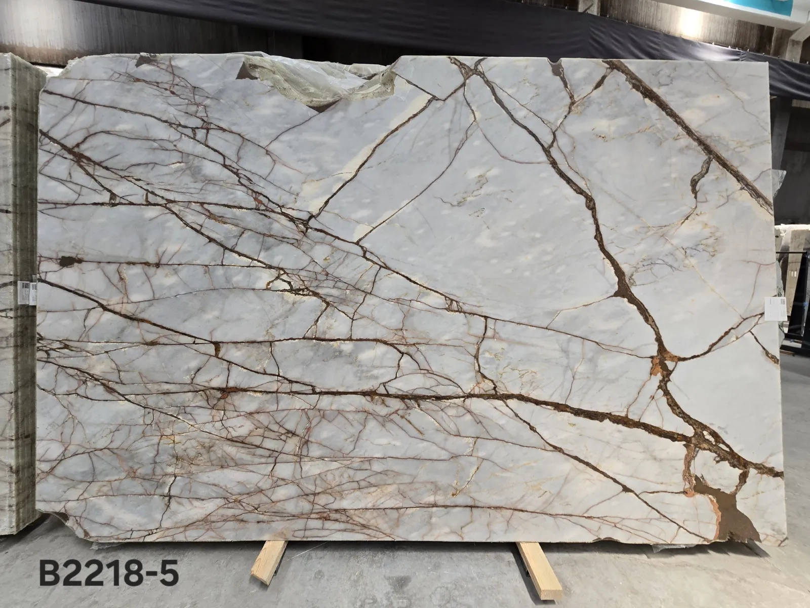 B2218 - 2 CM Deep River Honed