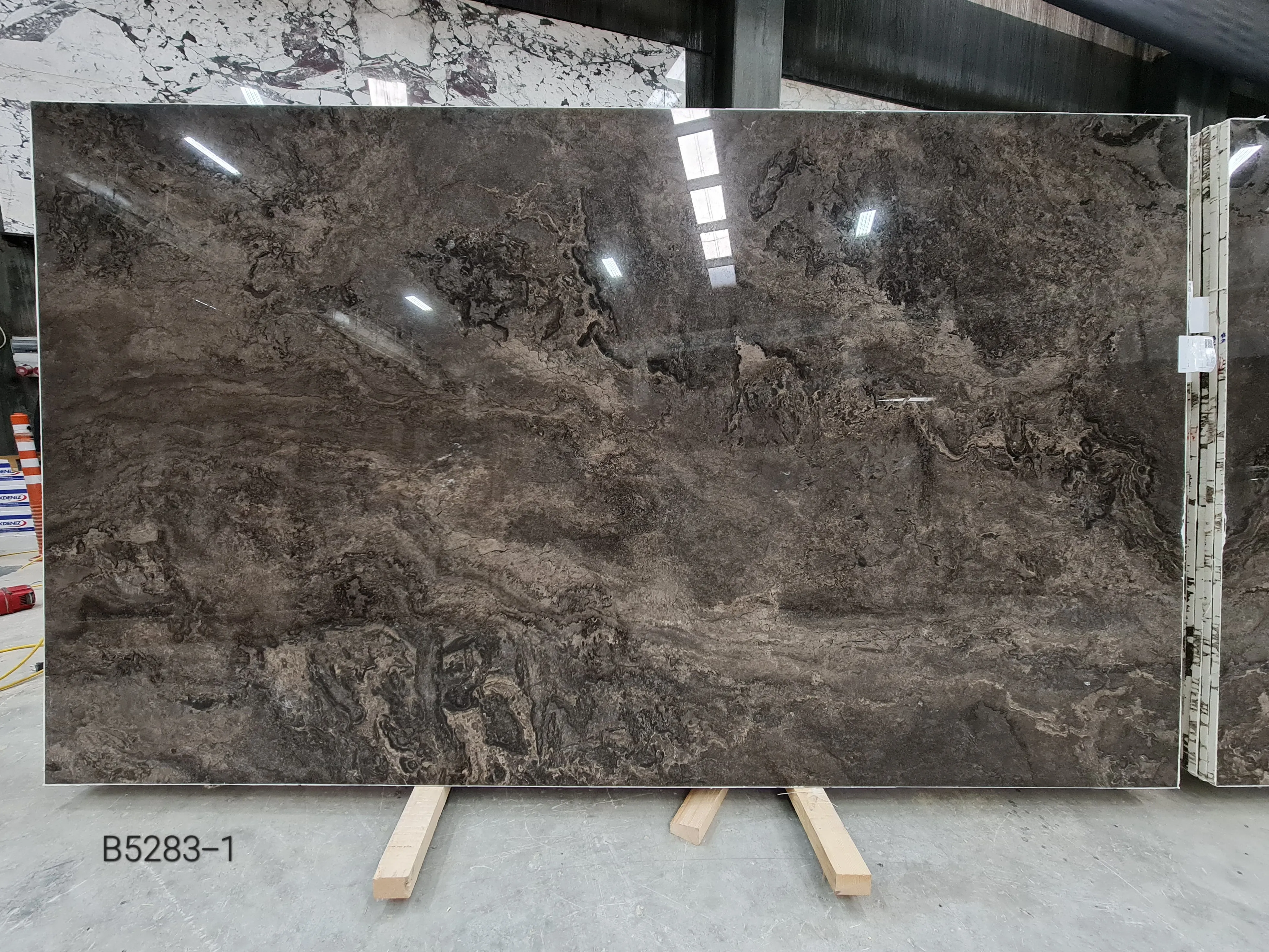 B5283 - 2 CM Narcisse Polished